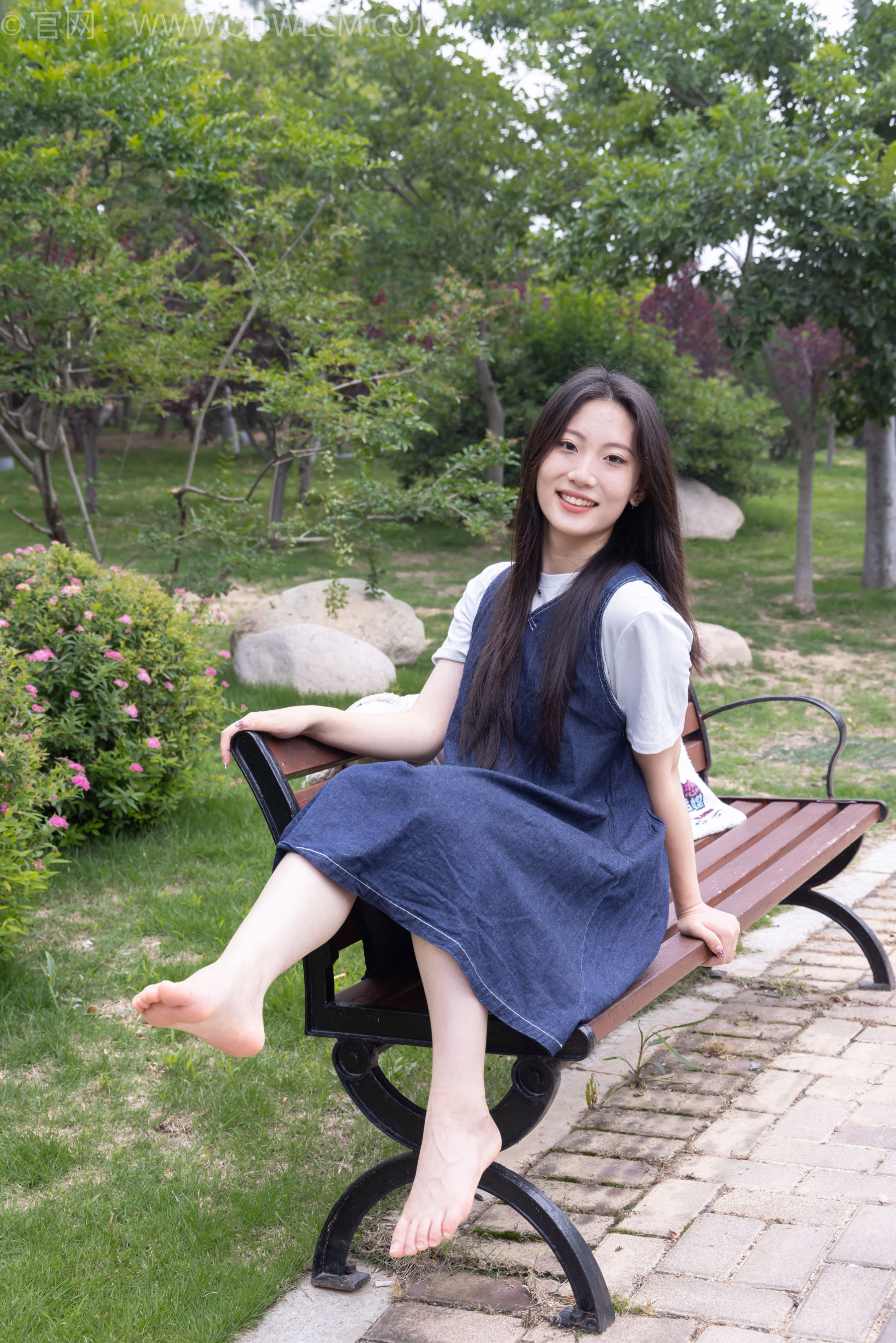 物恋传媒 No.2393 奶糖 - 帆布鞋、白棉袜、裸足/(160P)