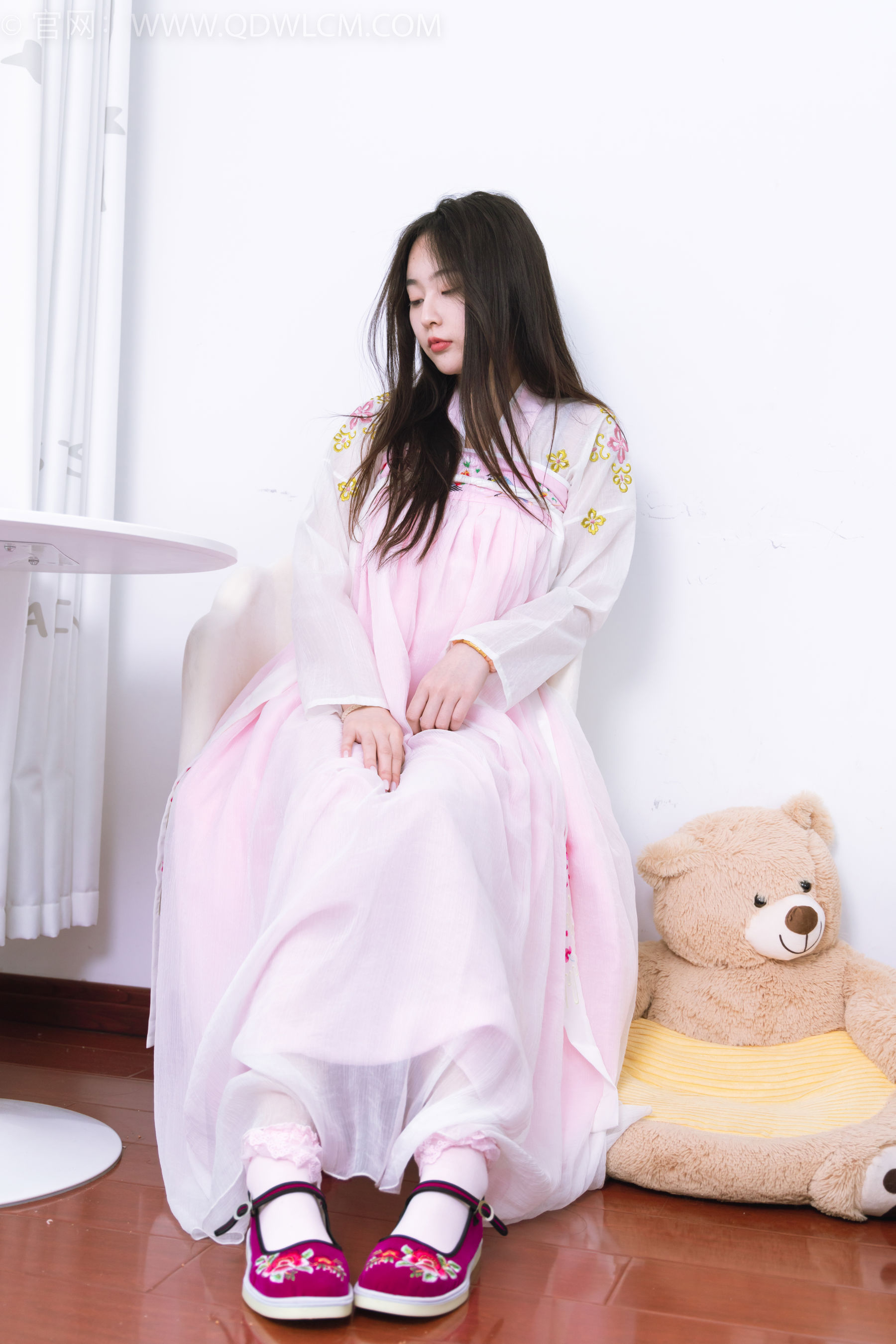 物恋传媒 No.2397 美兔 - 汉服、布鞋、粉色棉袜/(150P)