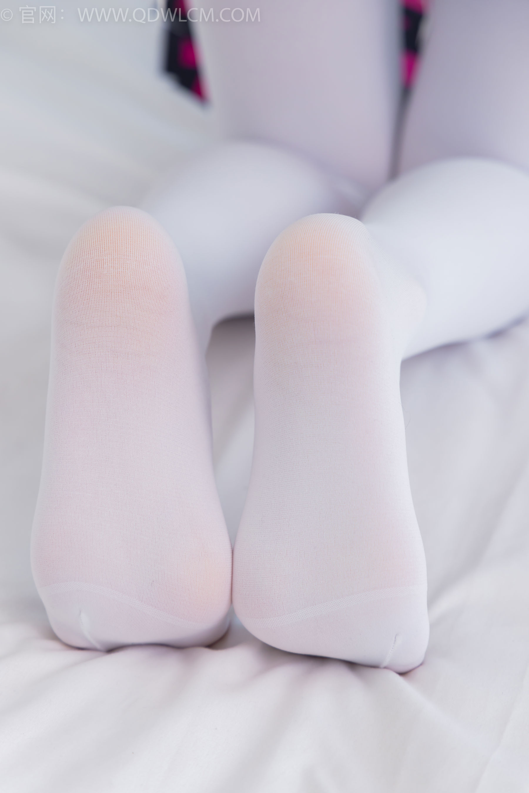 物恋传媒 No.2396 米米 - 马丁靴、厚白丝/(150P)