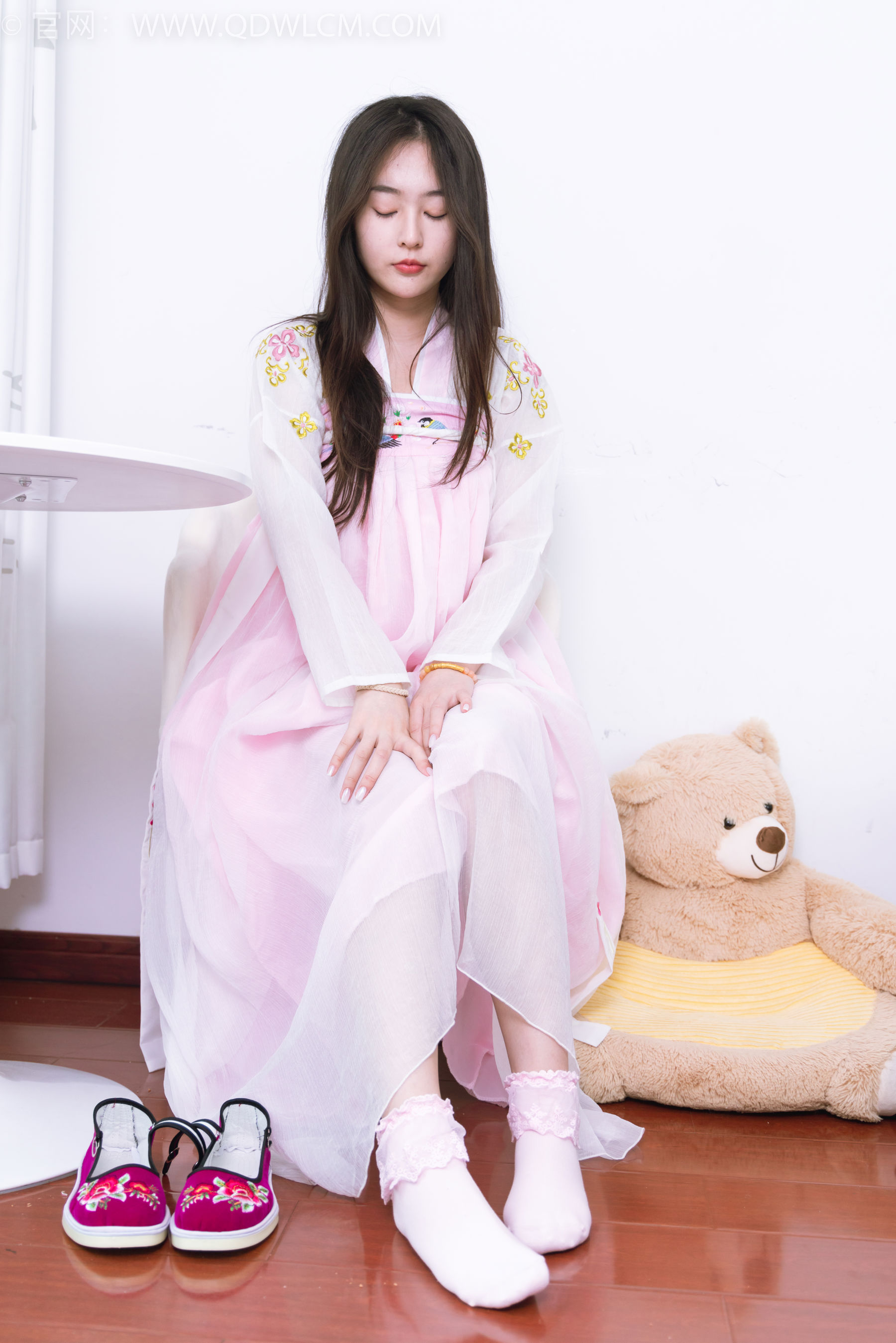 物恋传媒 No.2397 美兔 - 汉服、布鞋、粉色棉袜/(150P)