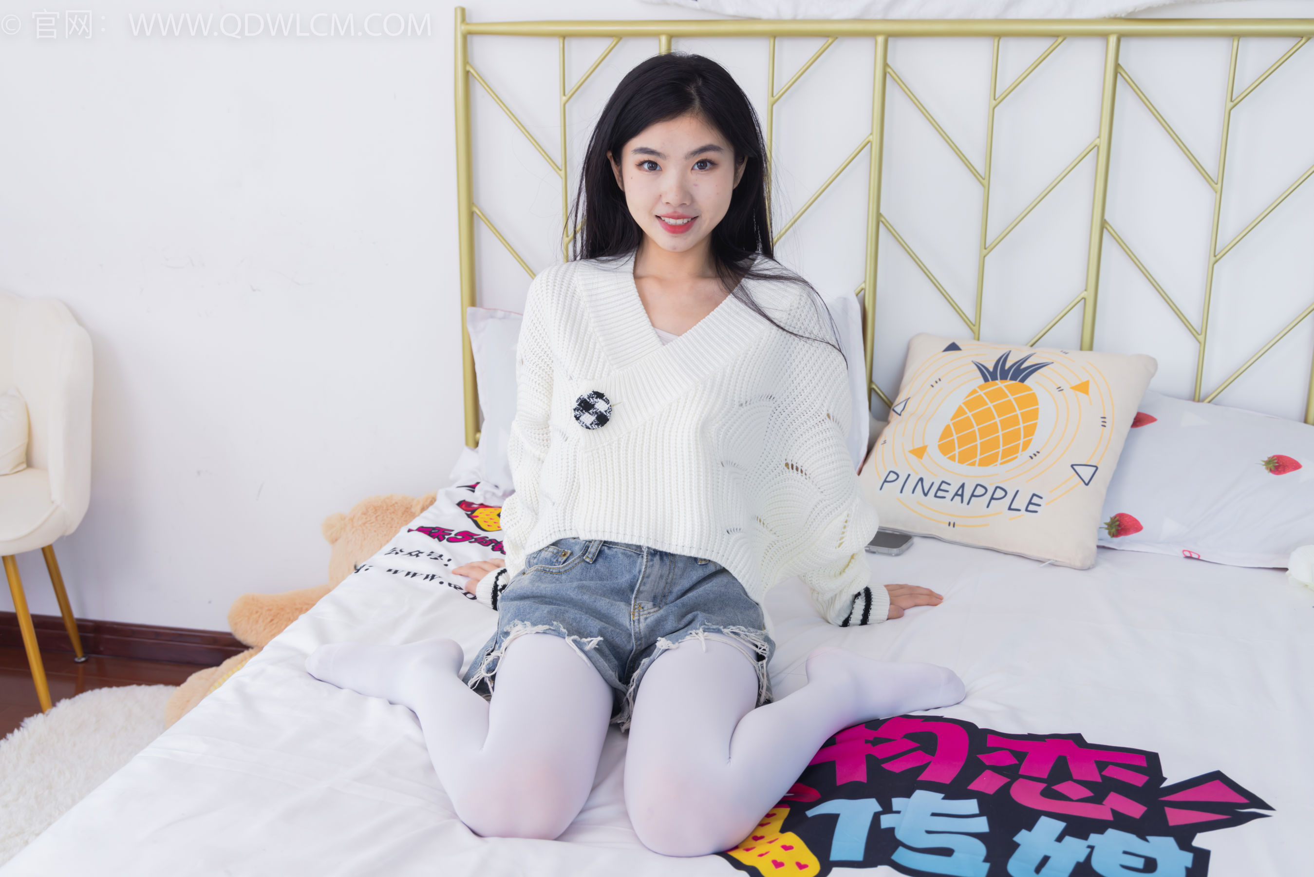 物恋传媒 No.2396 米米 - 马丁靴、厚白丝/(150P)