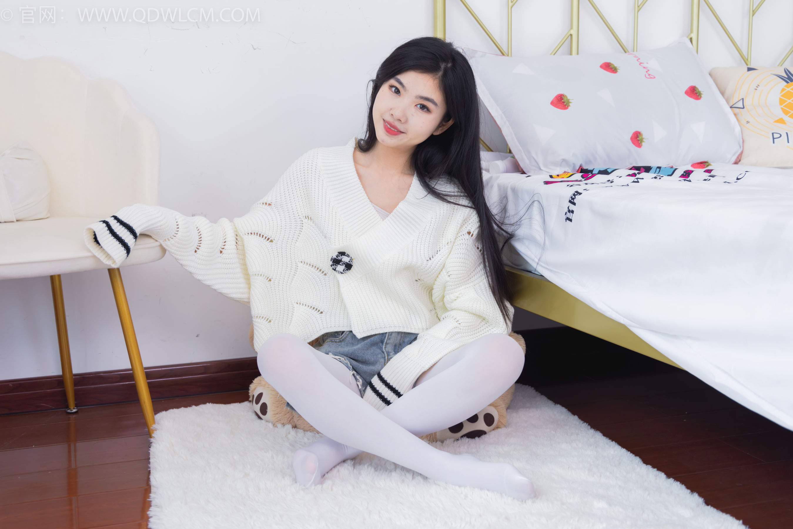 物恋传媒 No.2396 米米 - 马丁靴、厚白丝/(150P)