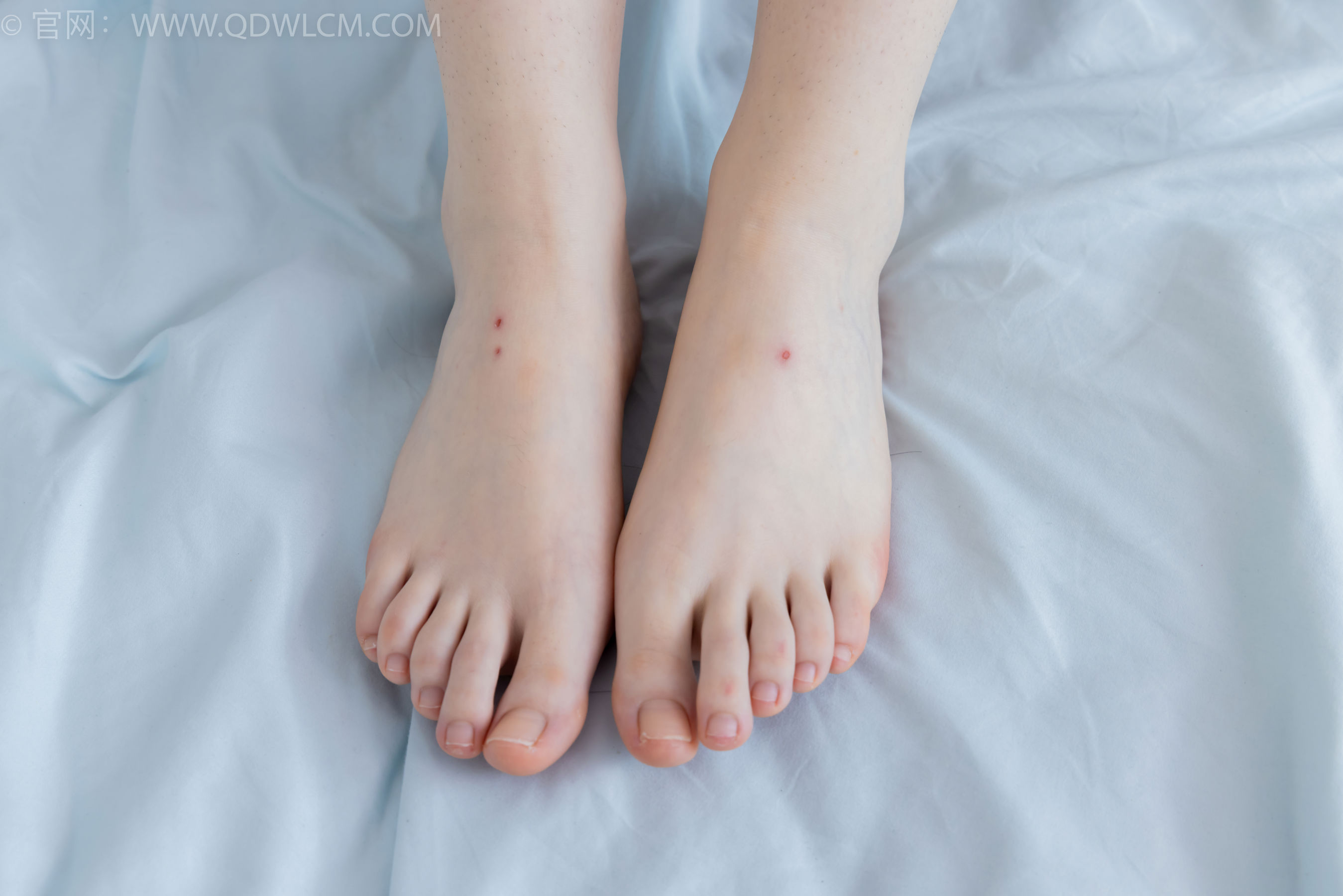 物恋传媒 No.2395 荔枝 - 板鞋、白棉袜、裸足/(150P)