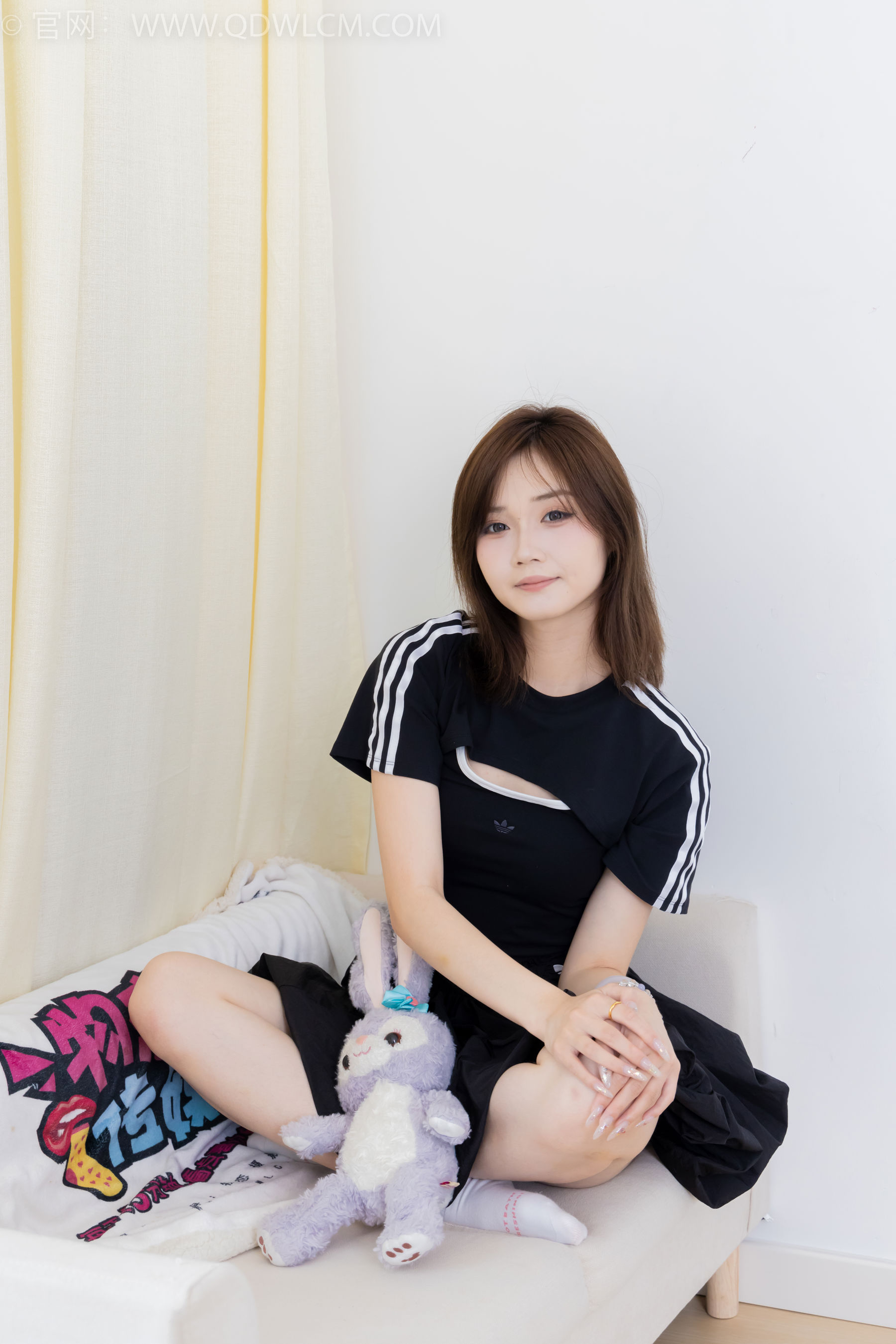 物恋传媒 No.2392 橙子 - 皮鞋、白棉袜、裸足/(150P)