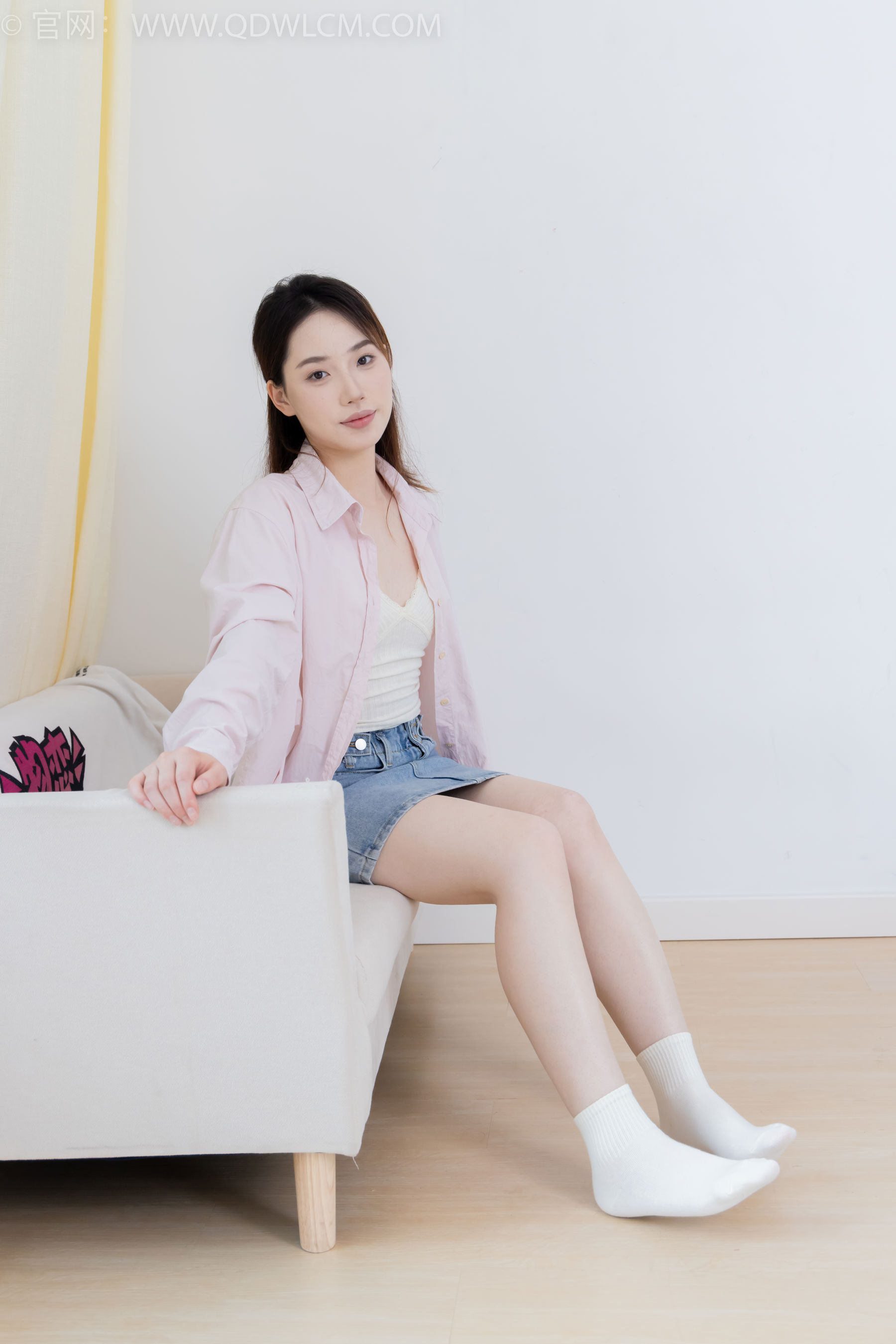 物恋传媒 No.2395 荔枝 - 板鞋、白棉袜、裸足/(150P)