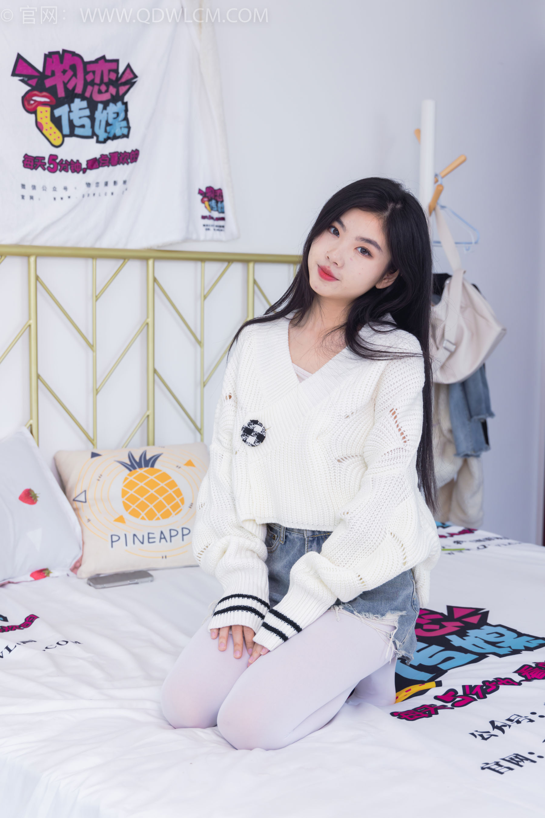 物恋传媒 No.2396 米米 - 马丁靴、厚白丝/(150P)