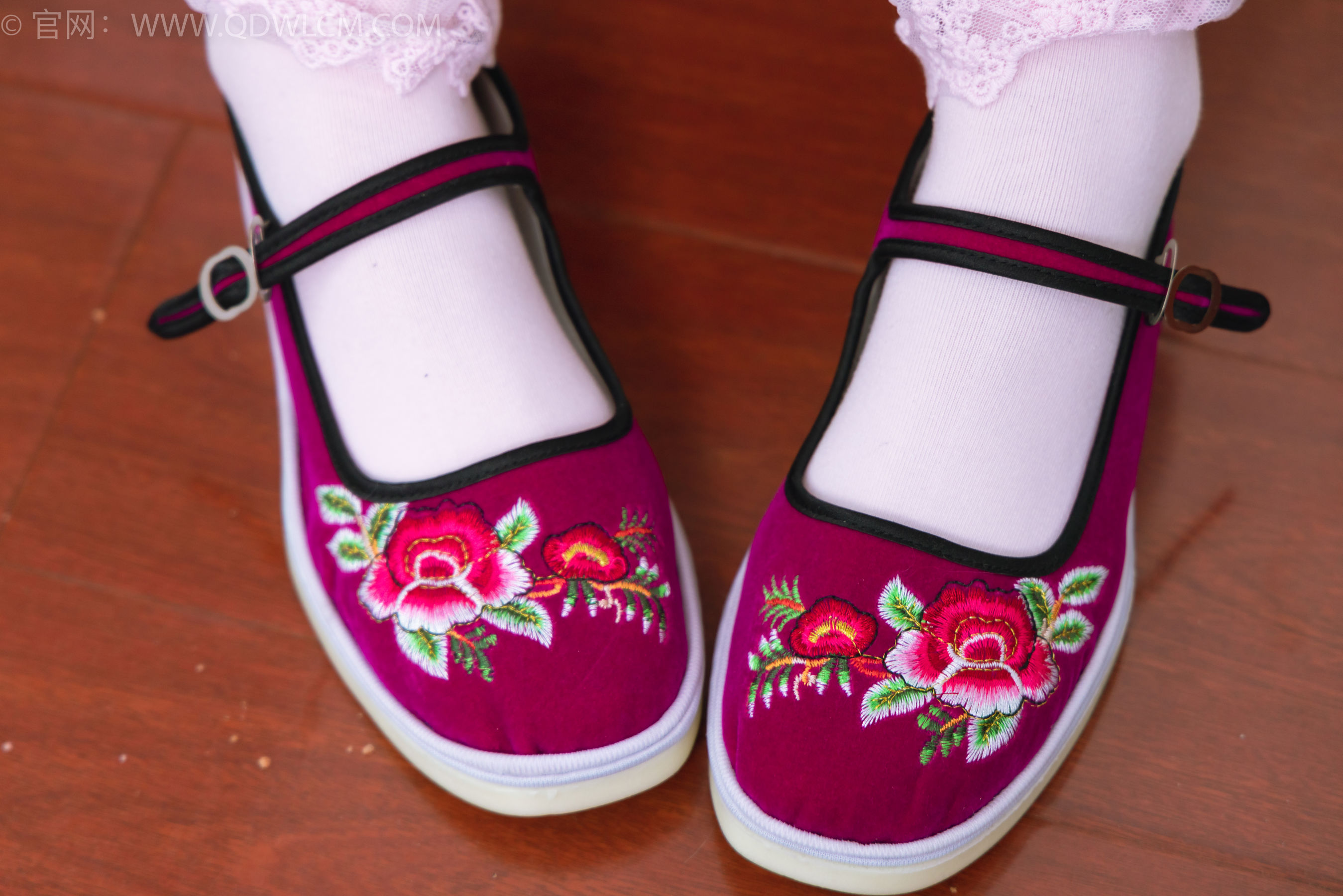 物恋传媒 No.2397 美兔 - 汉服、布鞋、粉色棉袜/(150P)