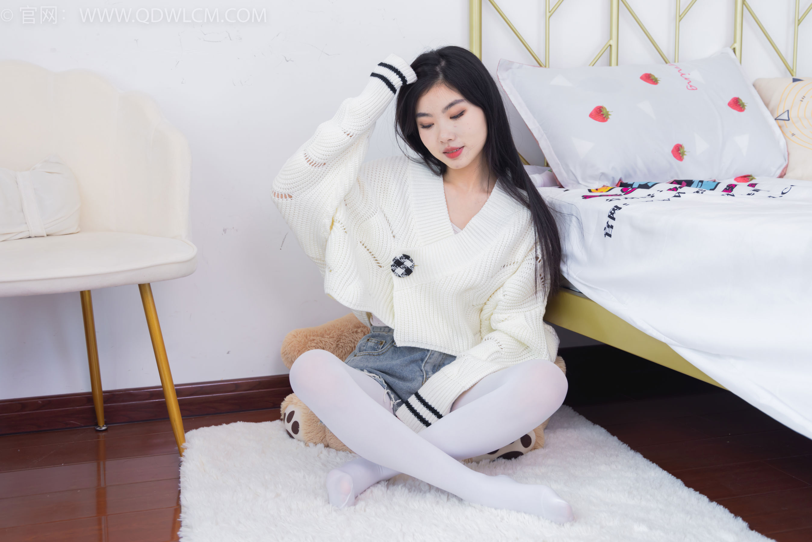 物恋传媒 No.2396 米米 - 马丁靴、厚白丝/(150P)