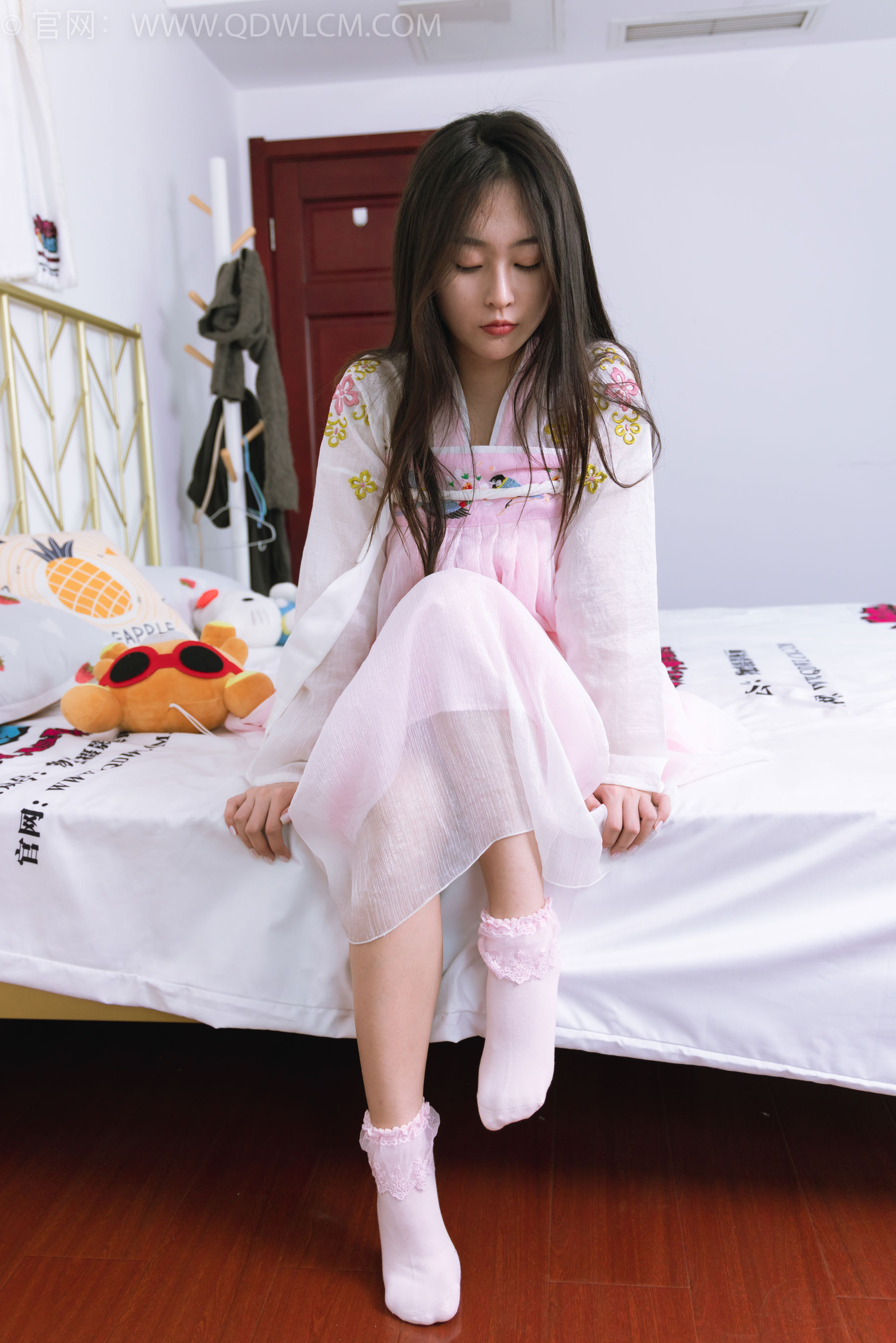 物恋传媒 No.2397 美兔 - 汉服、布鞋、粉色棉袜/(150P)