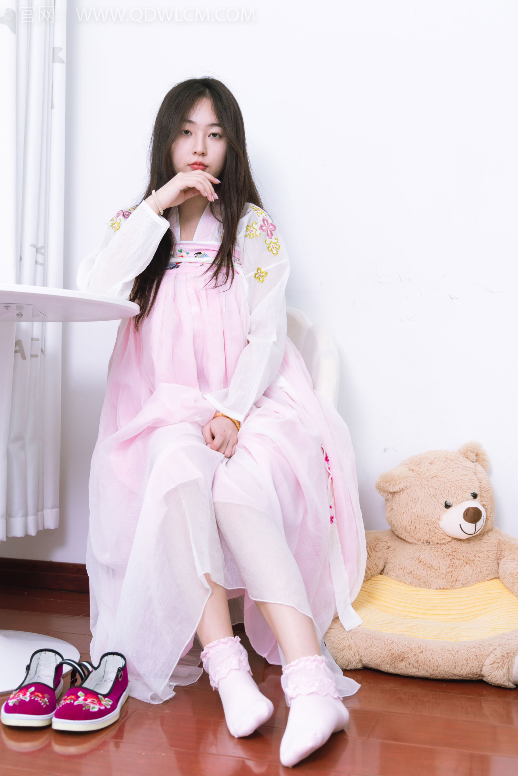 物恋传媒 No.2397 美兔 - 汉服、布鞋、粉色棉袜/(150P)