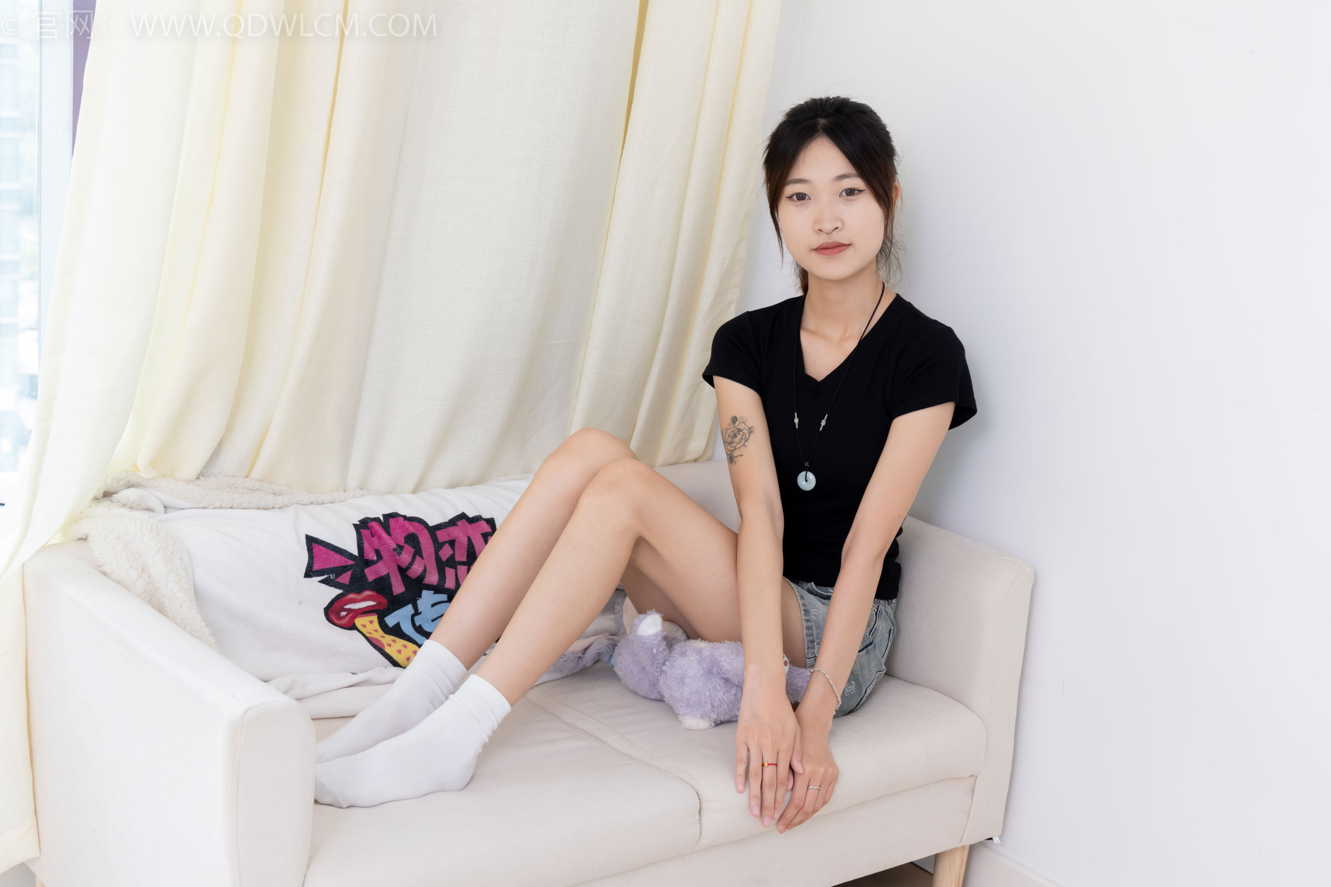 物恋传媒 No.2399 小夏 - 板鞋、白棉袜、裸足/(150P)