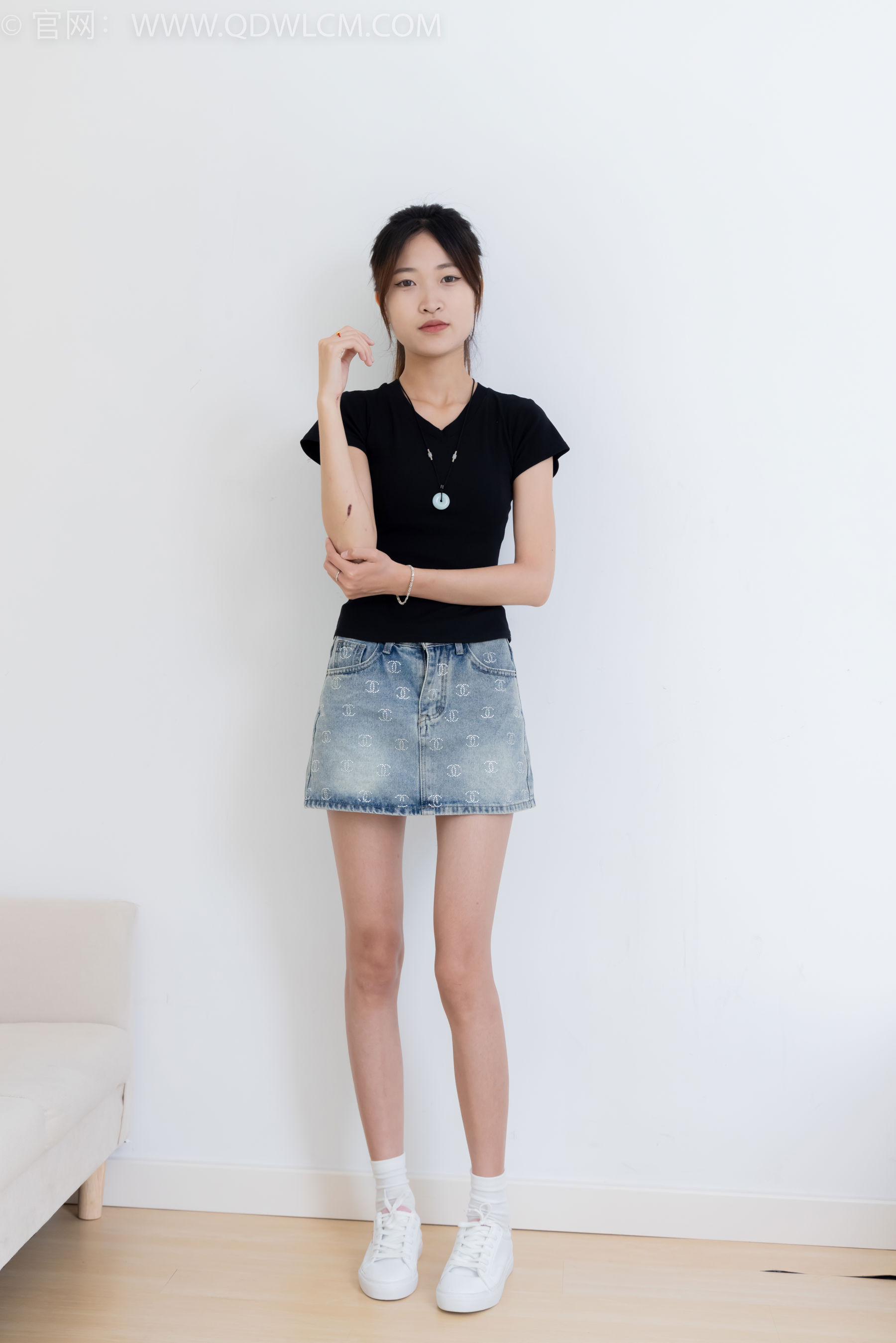 物恋传媒 No.2399 小夏 - 板鞋、白棉袜、裸足/(150P)