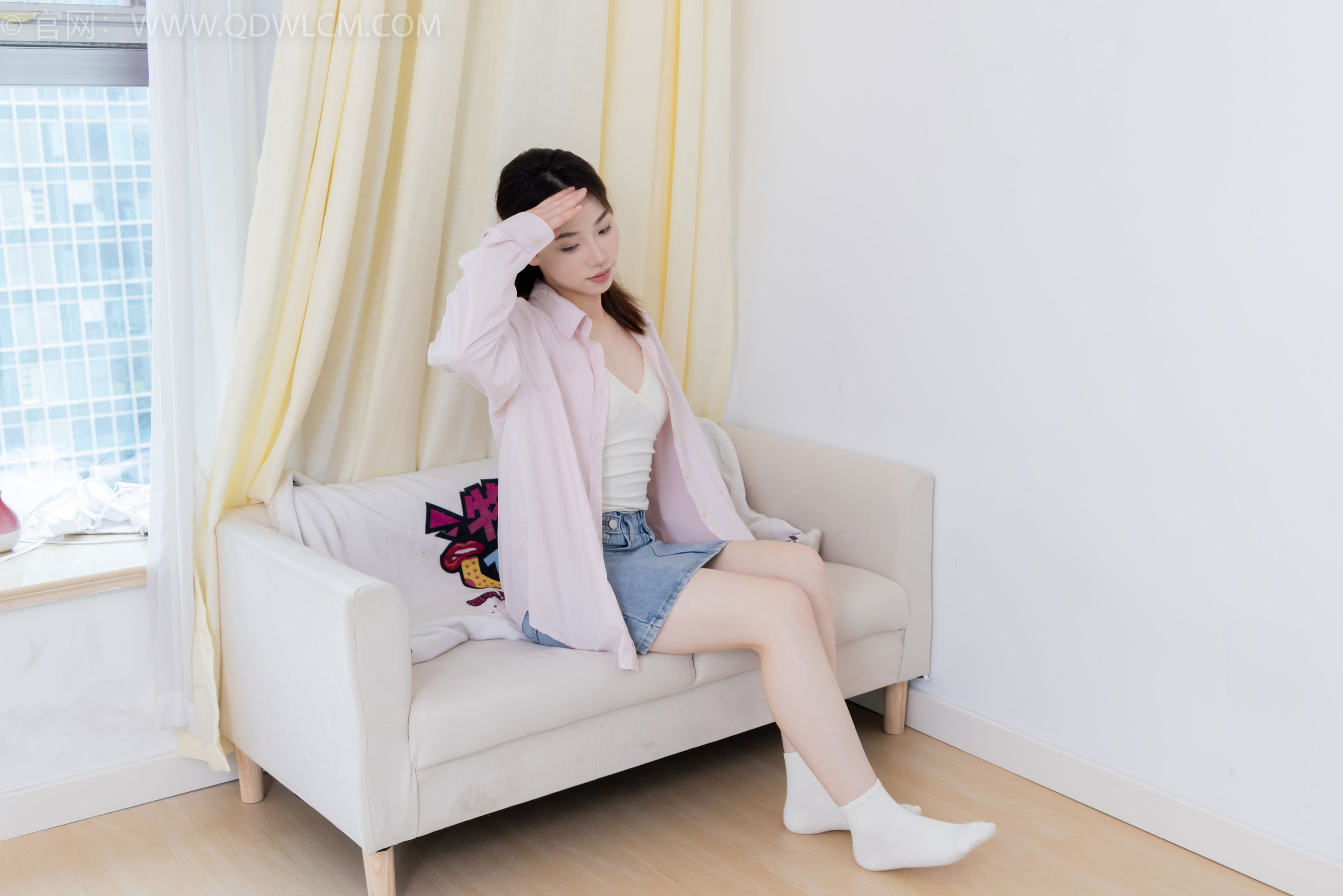 物恋传媒 No.2395 荔枝 - 板鞋、白棉袜、裸足/(150P)