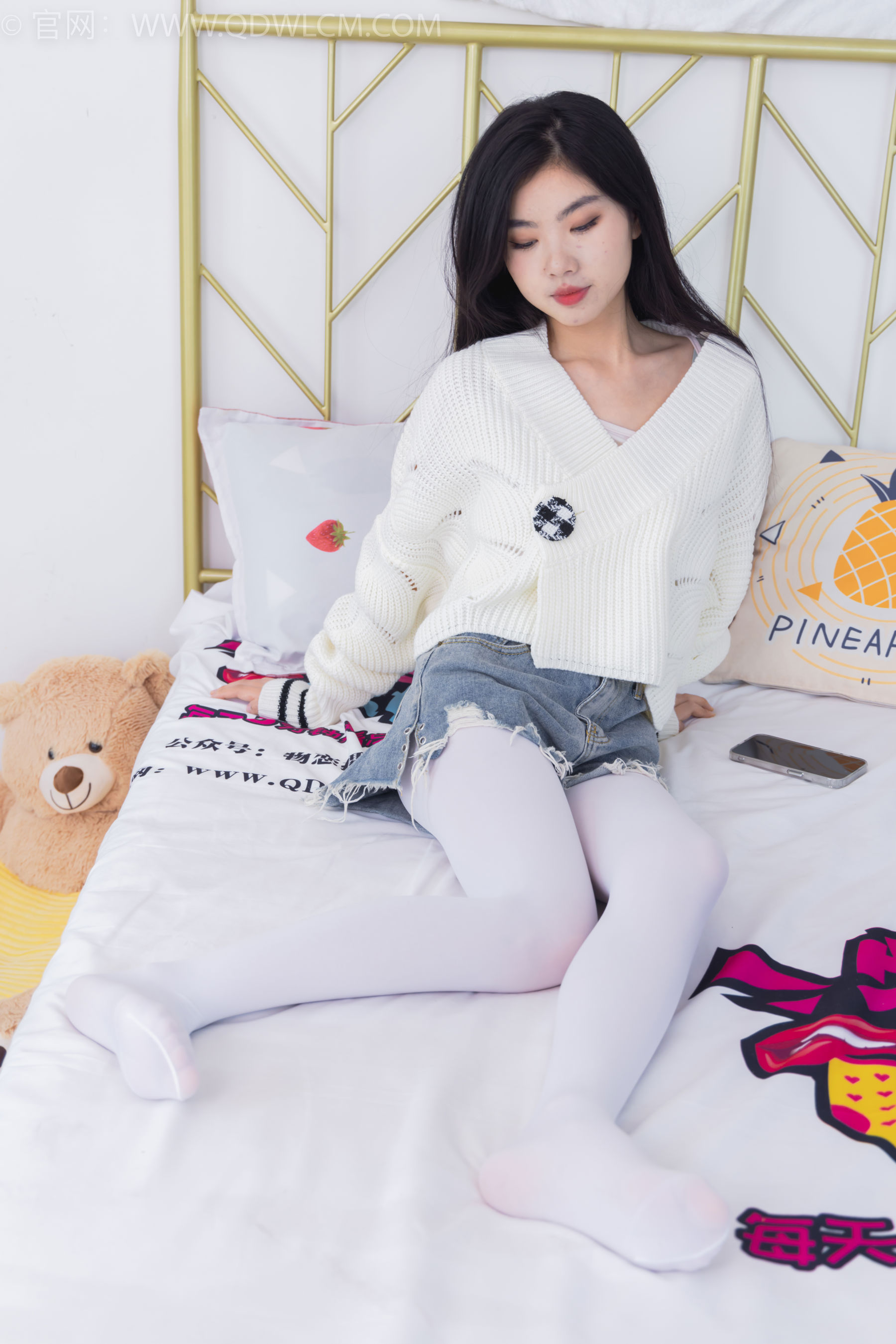 物恋传媒 No.2396 米米 - 马丁靴、厚白丝/(150P)