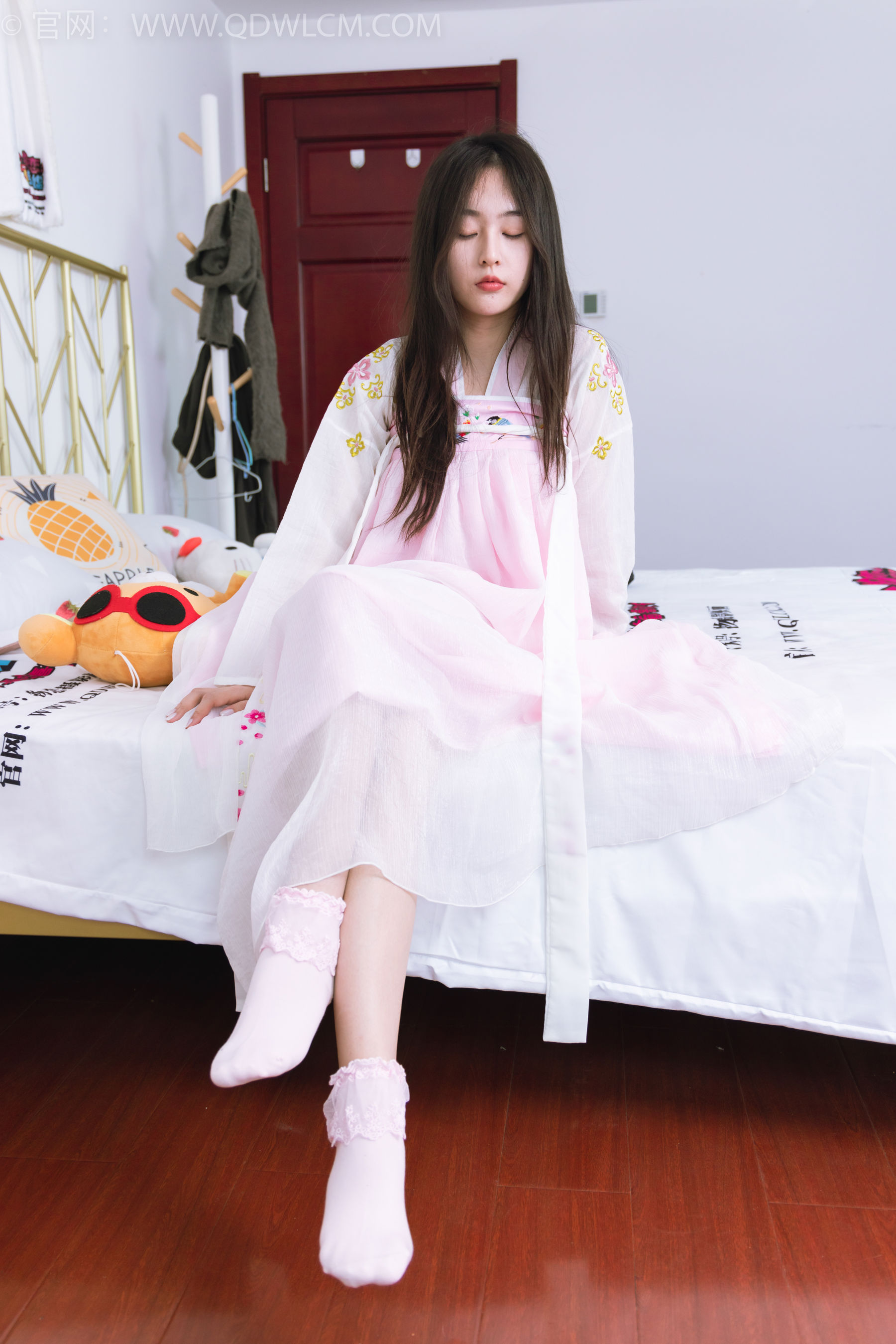 物恋传媒 No.2397 美兔 - 汉服、布鞋、粉色棉袜/(150P)