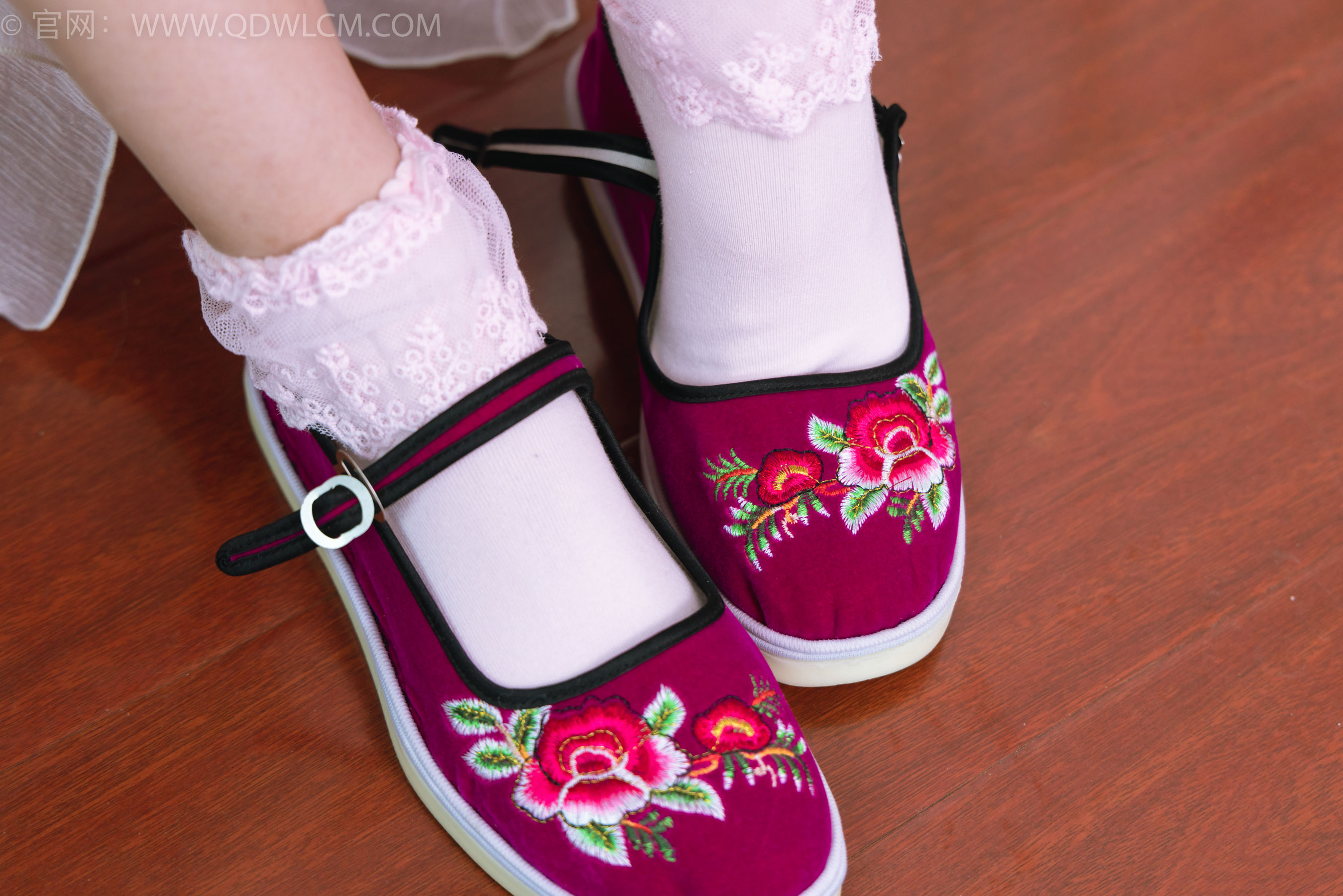 物恋传媒 No.2397 美兔 - 汉服、布鞋、粉色棉袜/(150P)