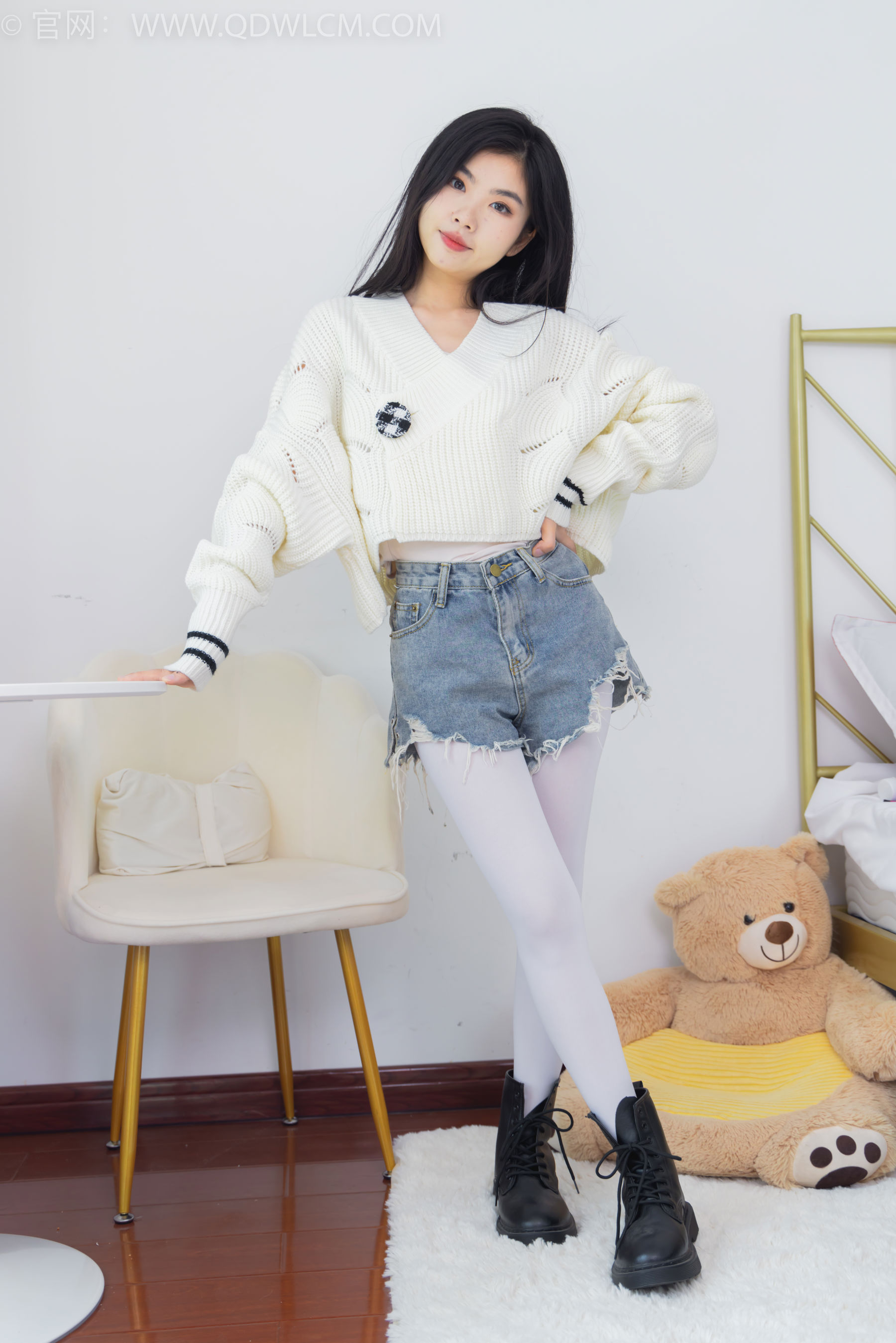 物恋传媒 No.2396 米米 - 马丁靴、厚白丝/(150P)