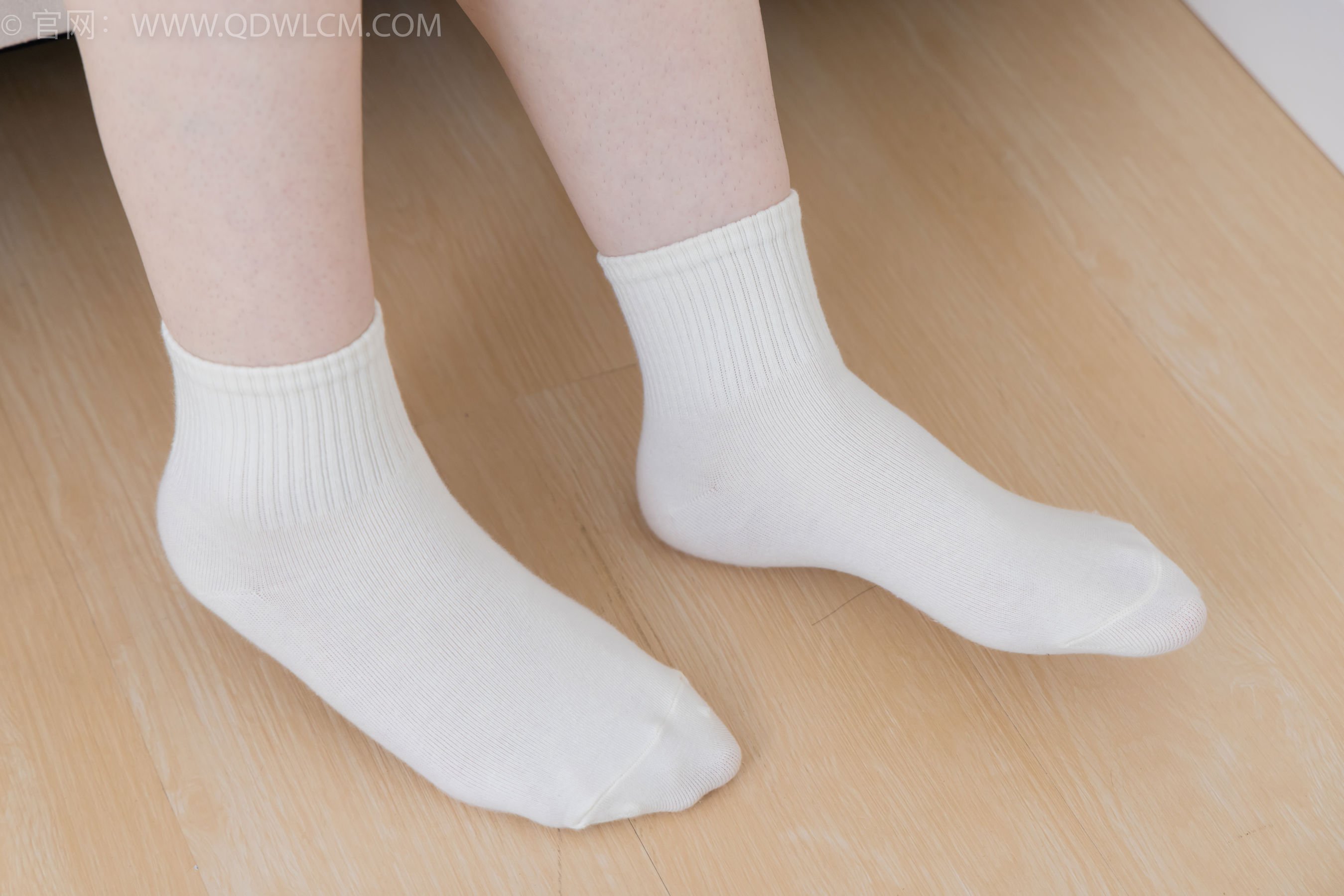 物恋传媒 No.2395 荔枝 - 板鞋、白棉袜、裸足/(150P)