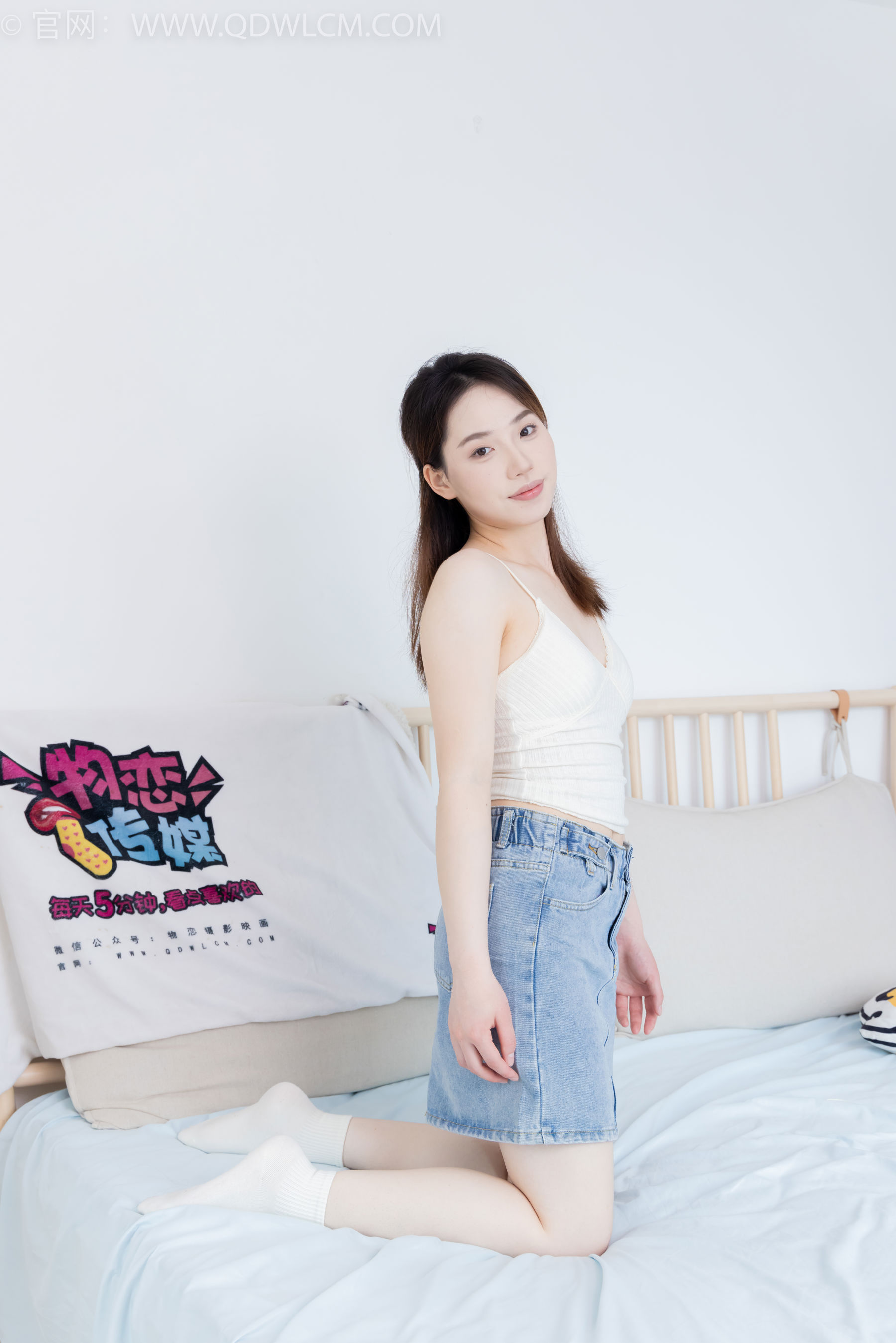 物恋传媒 No.2395 荔枝 - 板鞋、白棉袜、裸足/(150P)