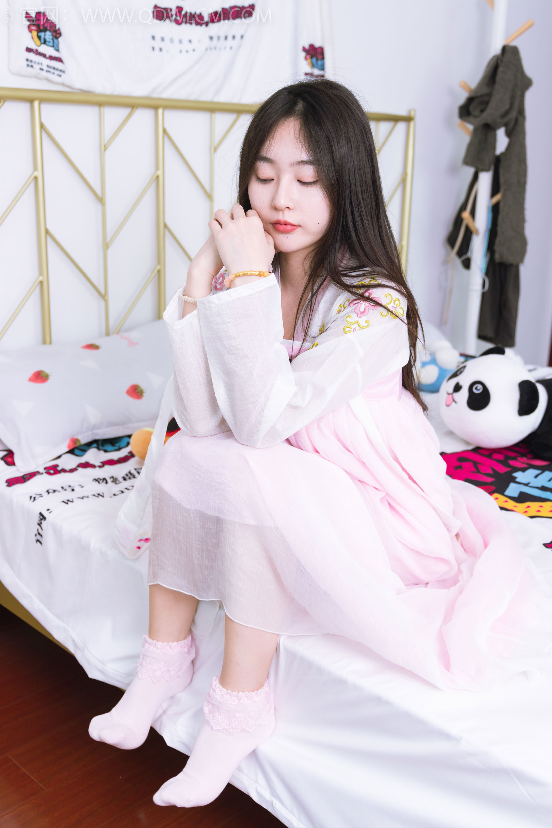 物恋传媒 No.2397 美兔 - 汉服、布鞋、粉色棉袜/(150P)