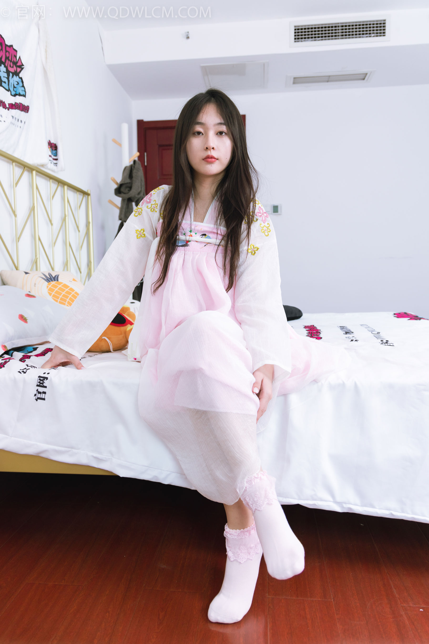 物恋传媒 No.2397 美兔 - 汉服、布鞋、粉色棉袜/(150P)