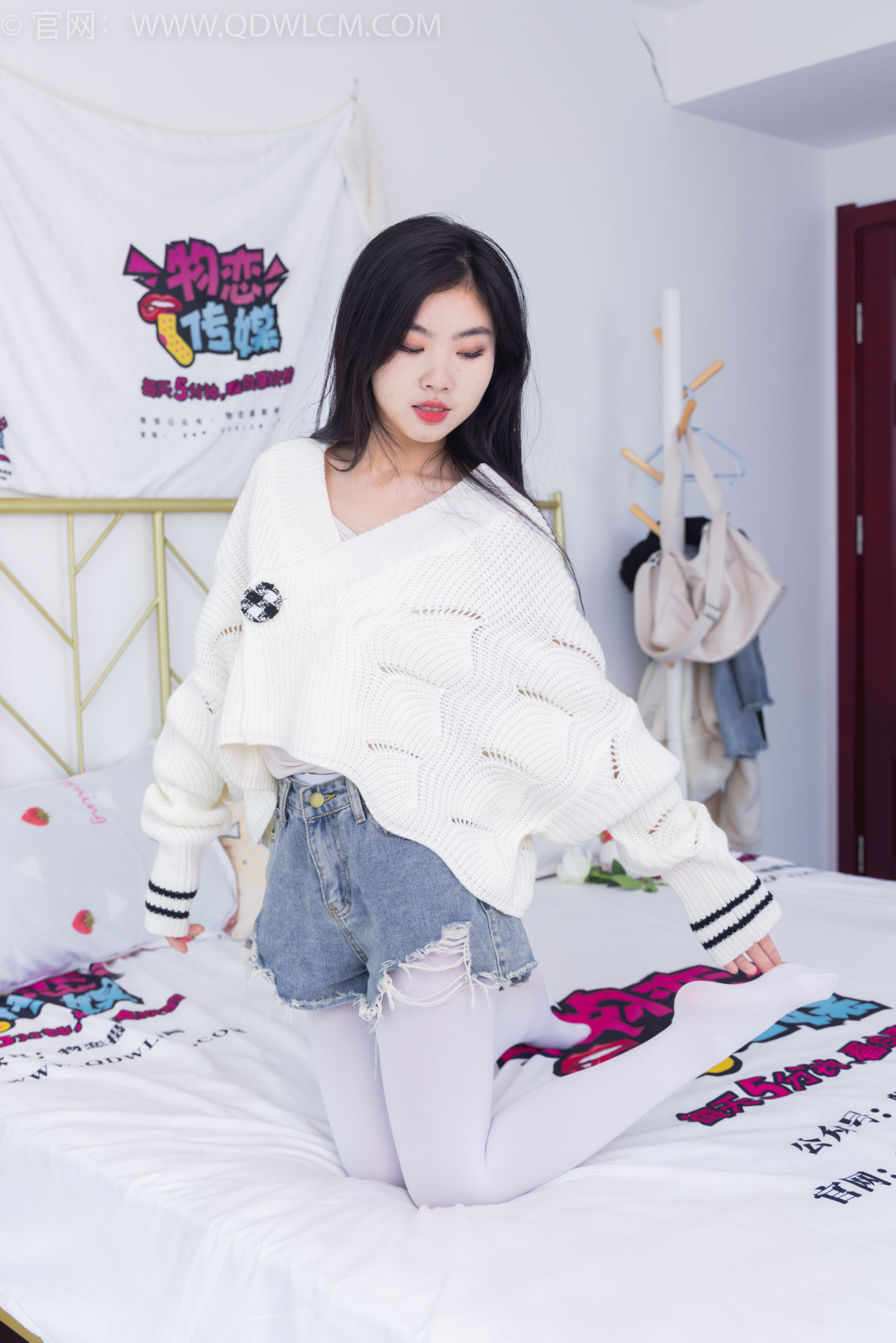 物恋传媒 No.2396 米米 - 马丁靴、厚白丝/(150P)