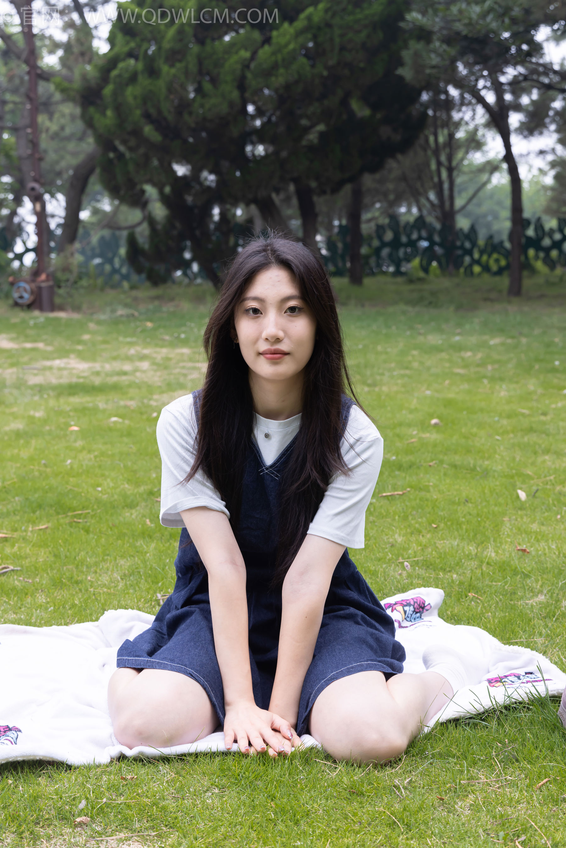 物恋传媒 No.2393 奶糖 - 帆布鞋、白棉袜、裸足/(160P)