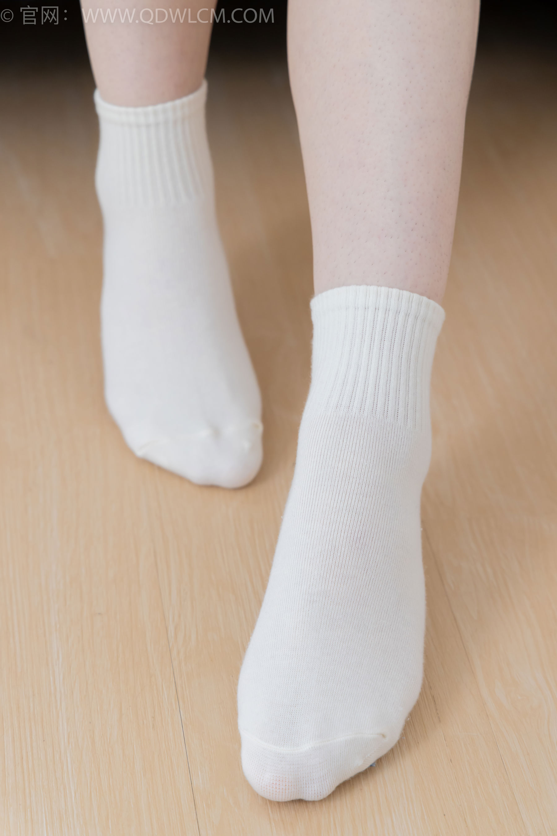 物恋传媒 No.2395 荔枝 - 板鞋、白棉袜、裸足/(150P)