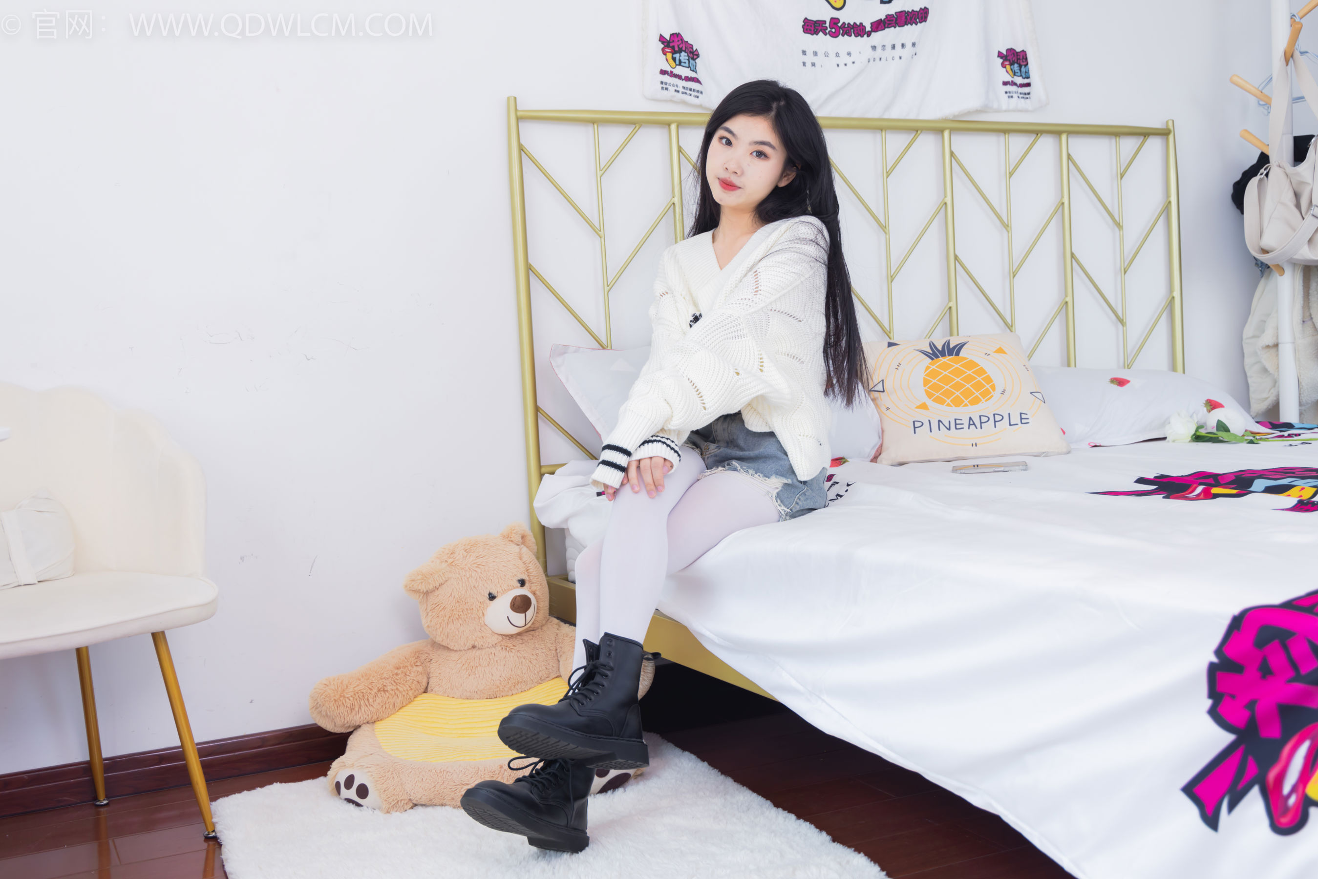 物恋传媒 No.2396 米米 - 马丁靴、厚白丝/(150P)