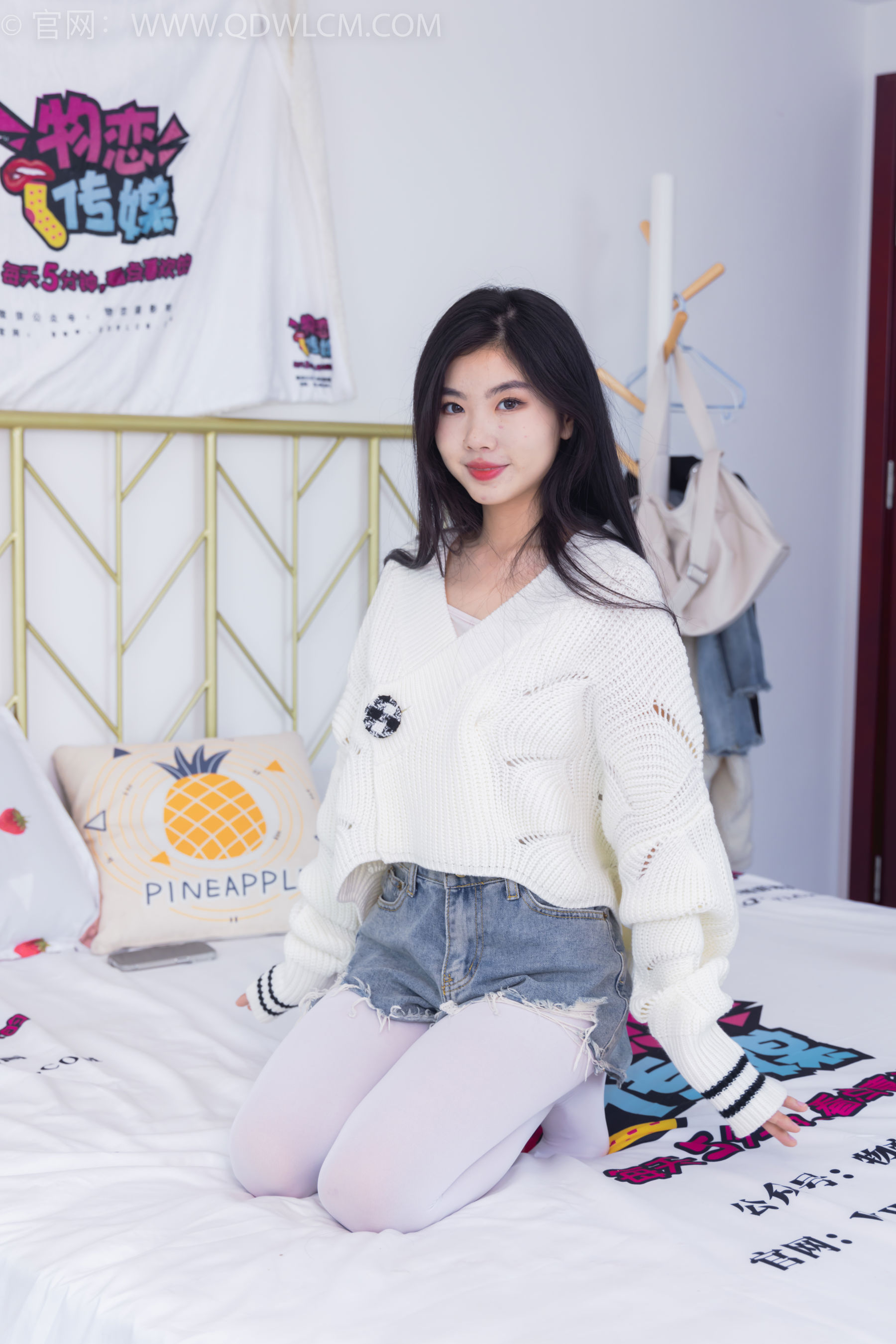 物恋传媒 No.2396 米米 - 马丁靴、厚白丝/(150P)