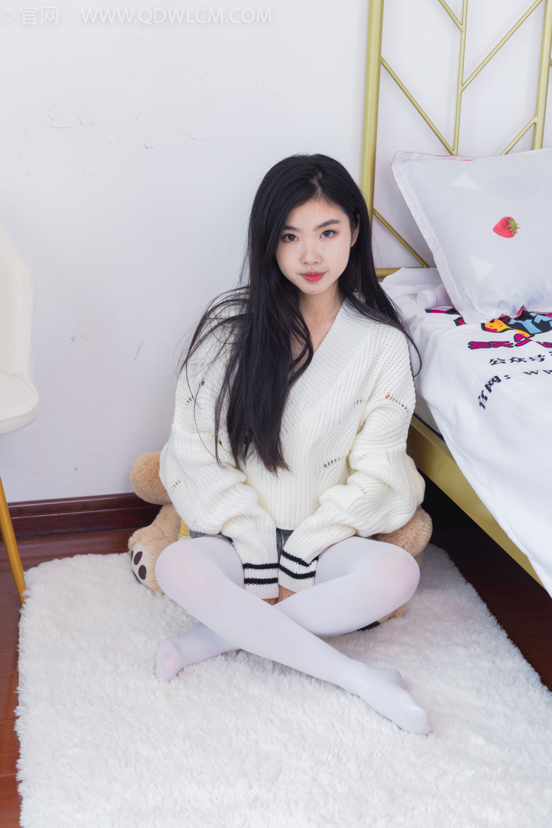 物恋传媒 No.2396 米米 - 马丁靴、厚白丝/(150P)