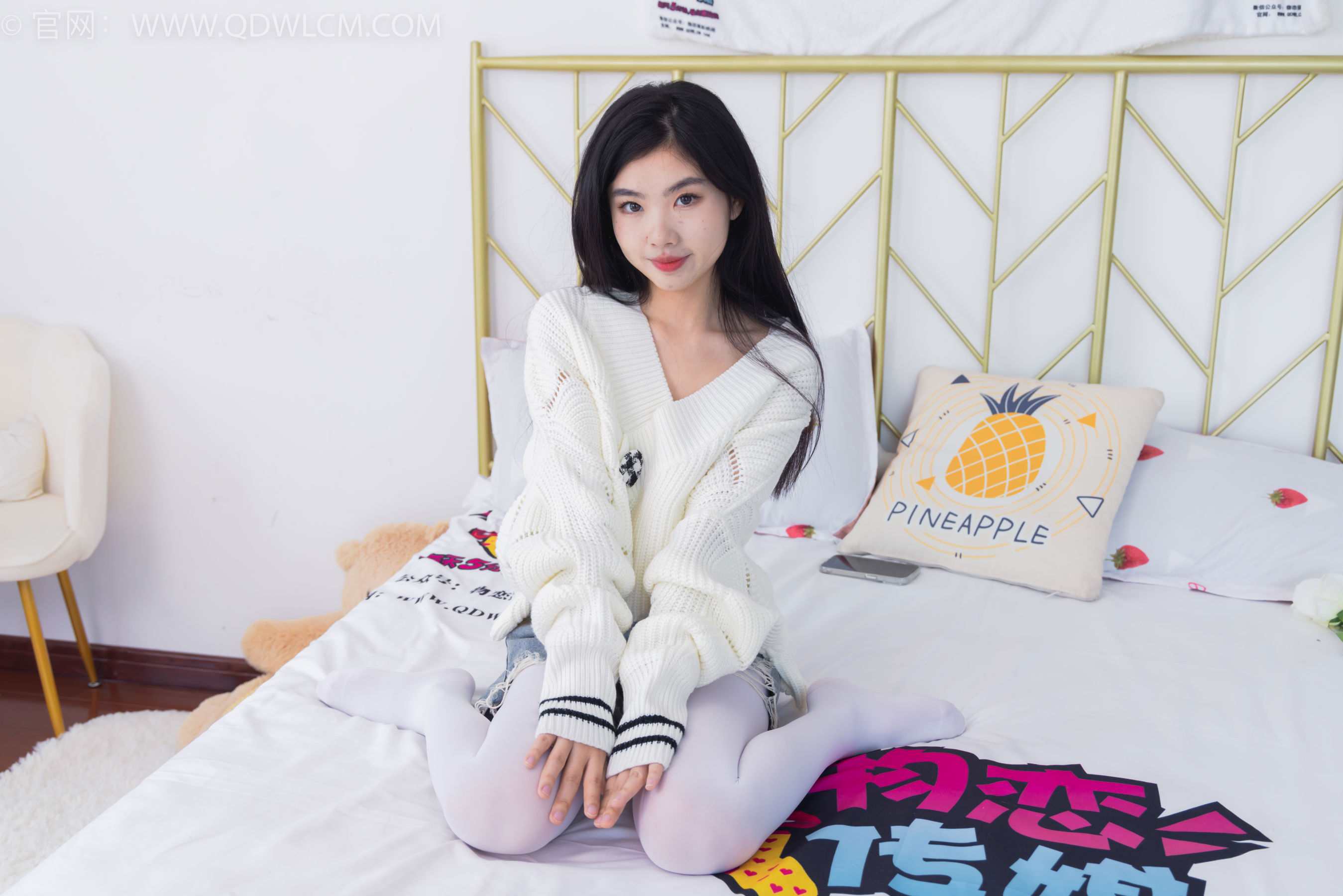 物恋传媒 No.2396 米米 - 马丁靴、厚白丝/(150P)