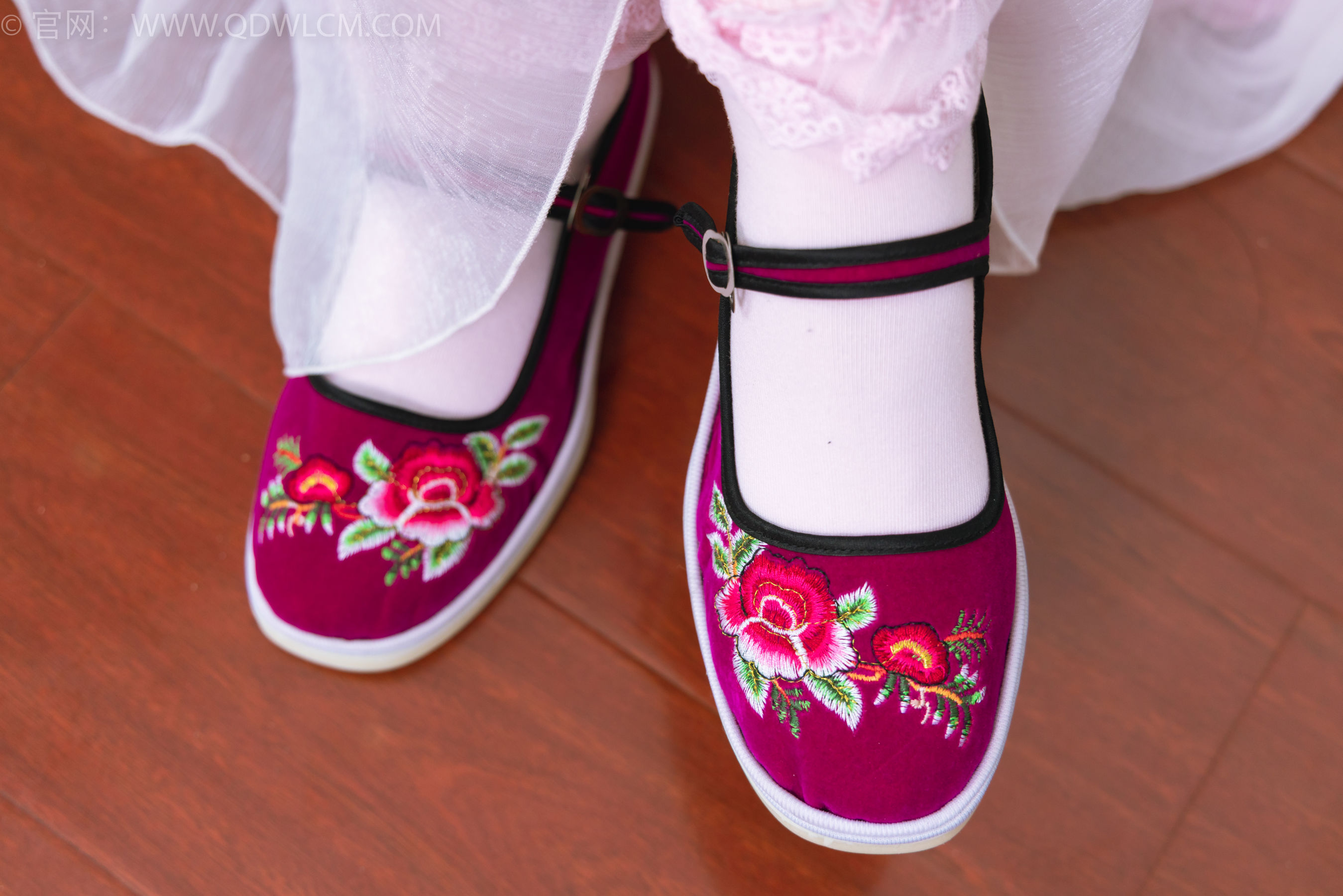 物恋传媒 No.2397 美兔 - 汉服、布鞋、粉色棉袜/(150P)