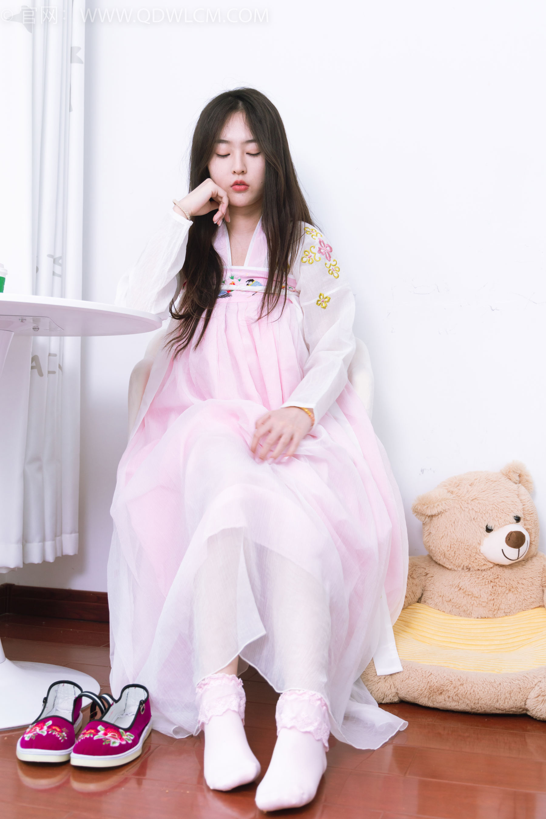 物恋传媒 No.2397 美兔 - 汉服、布鞋、粉色棉袜/(150P)