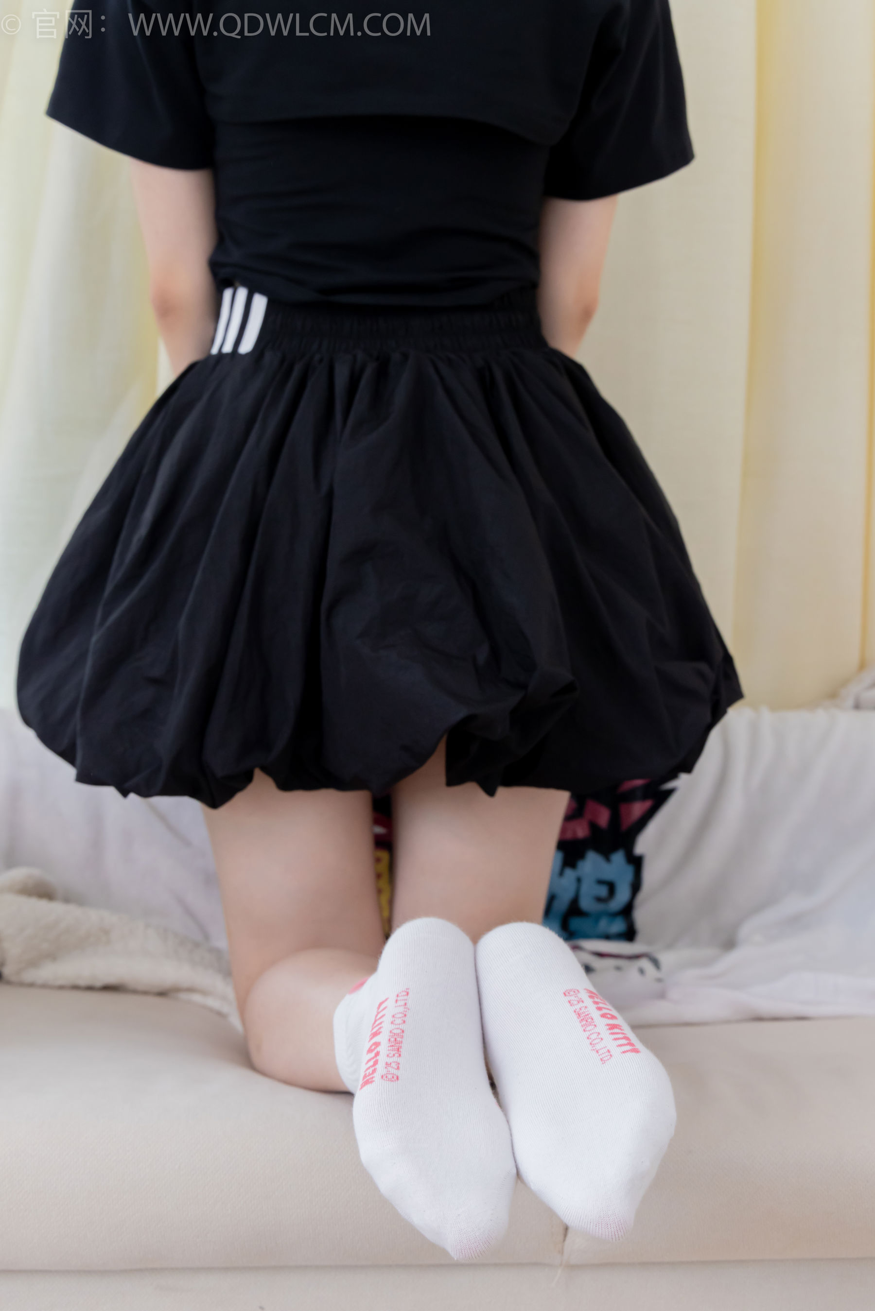 物恋传媒 No.2392 橙子 - 皮鞋、白棉袜、裸足/(150P)