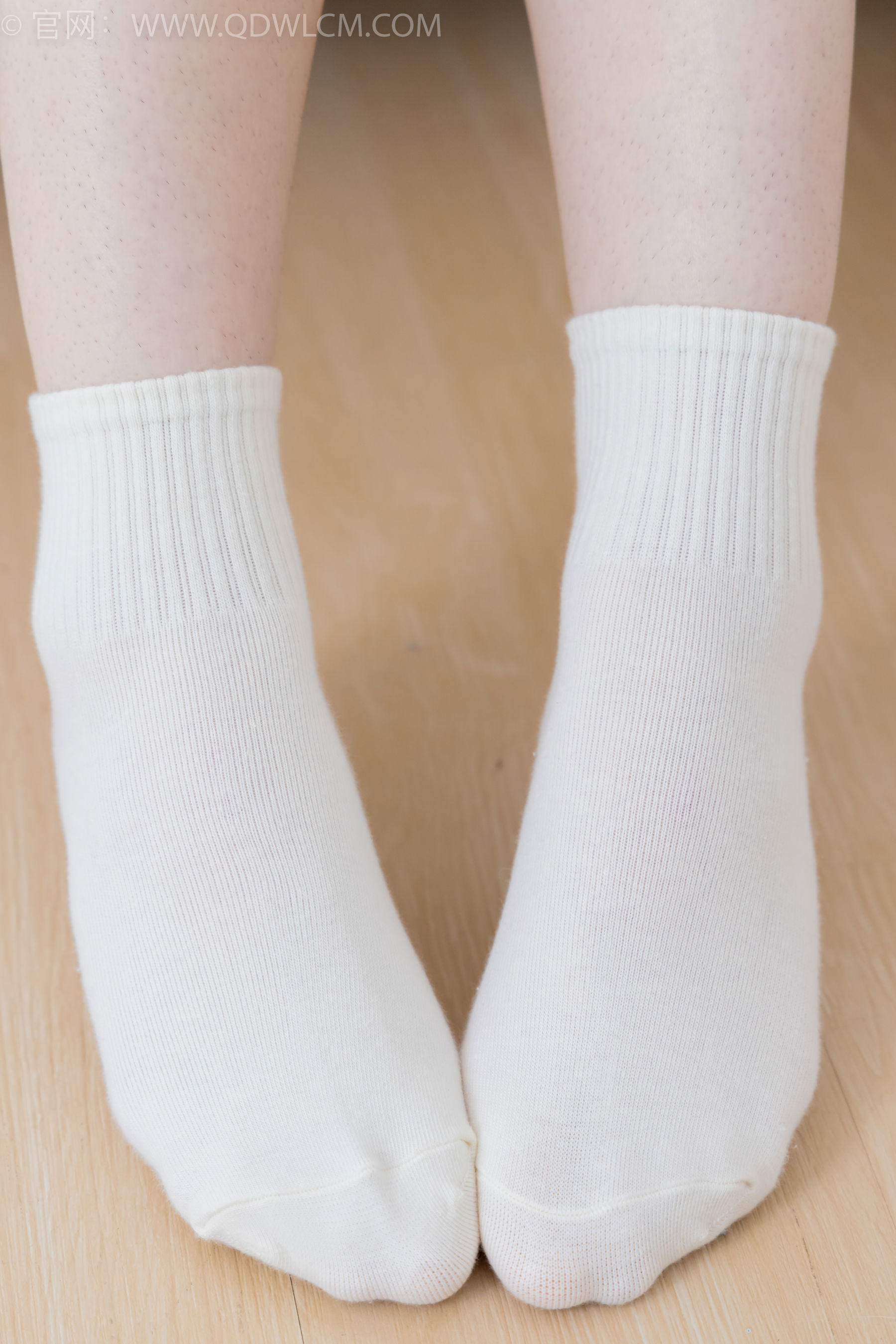 物恋传媒 No.2395 荔枝 - 板鞋、白棉袜、裸足/(150P)