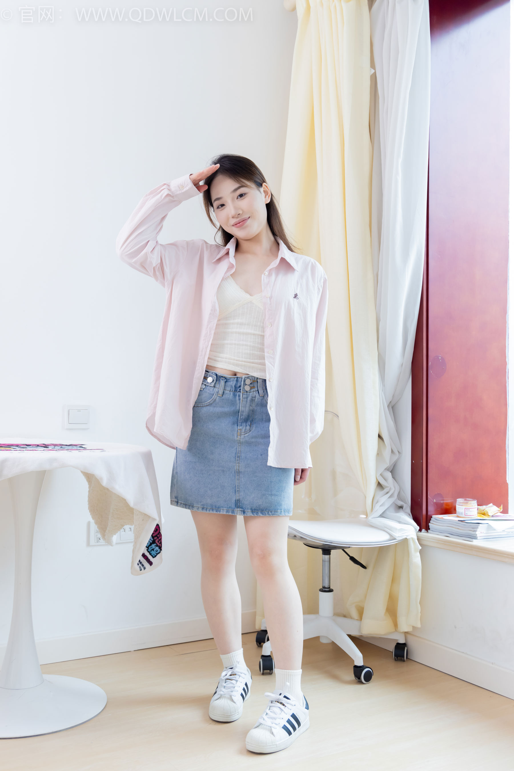 物恋传媒 No.2395 荔枝 - 板鞋、白棉袜、裸足/(150P)