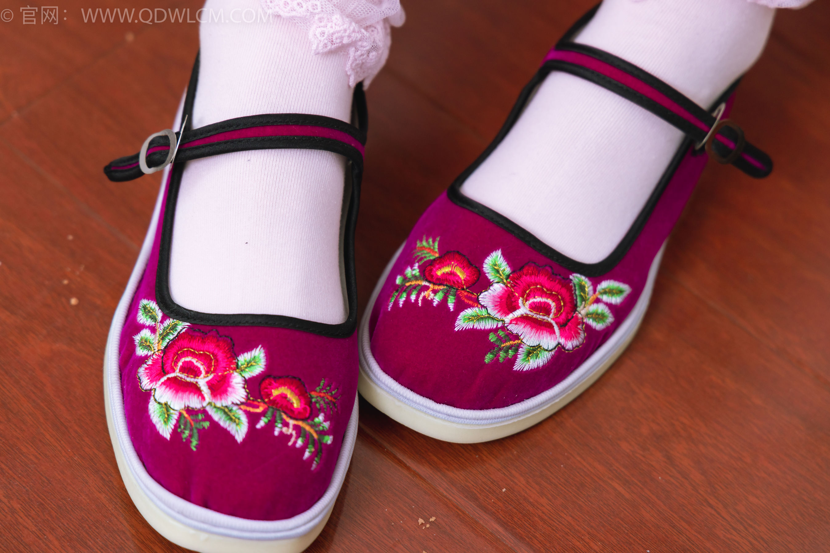 物恋传媒 No.2397 美兔 - 汉服、布鞋、粉色棉袜/(150P)