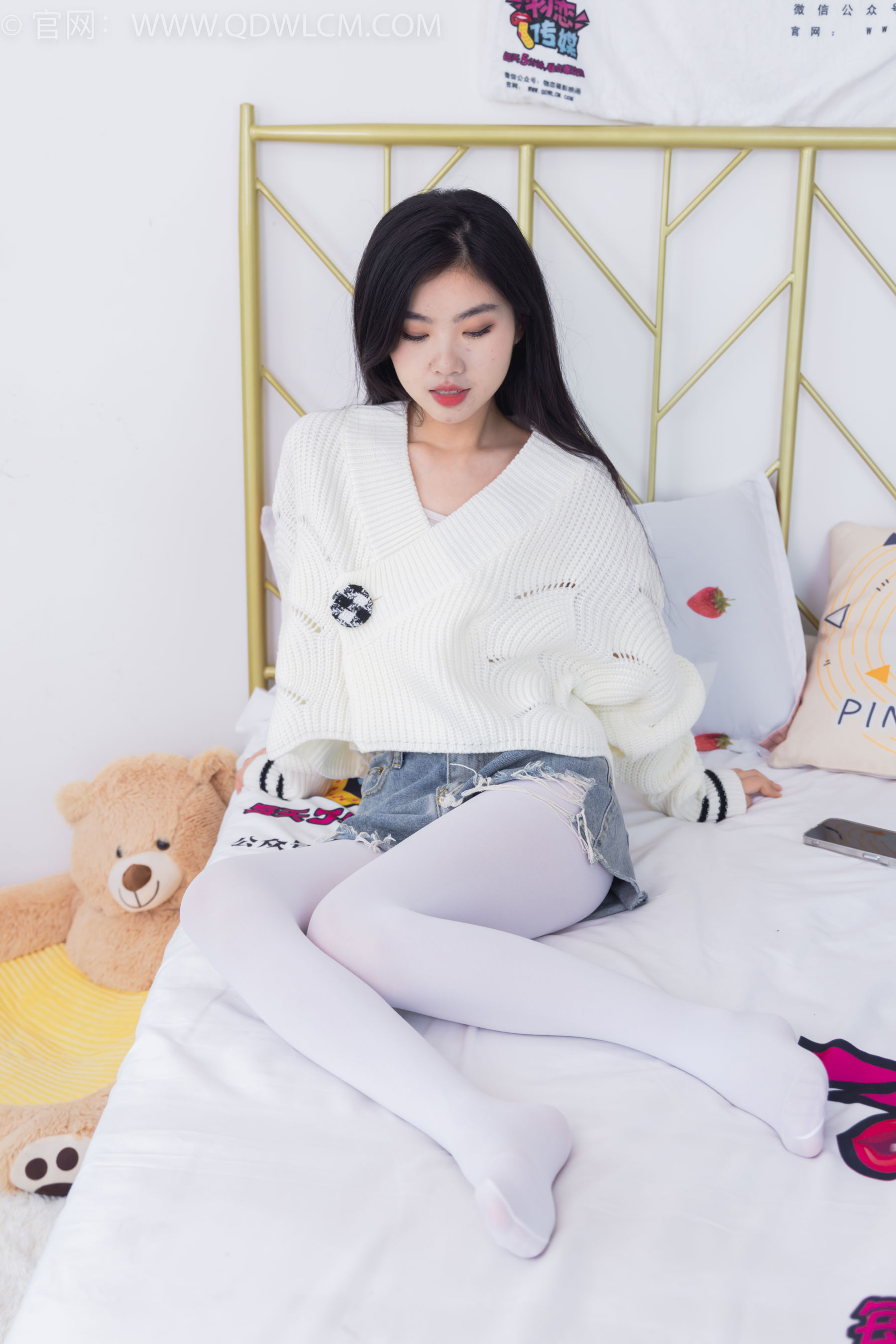 物恋传媒 No.2396 米米 - 马丁靴、厚白丝/(150P)