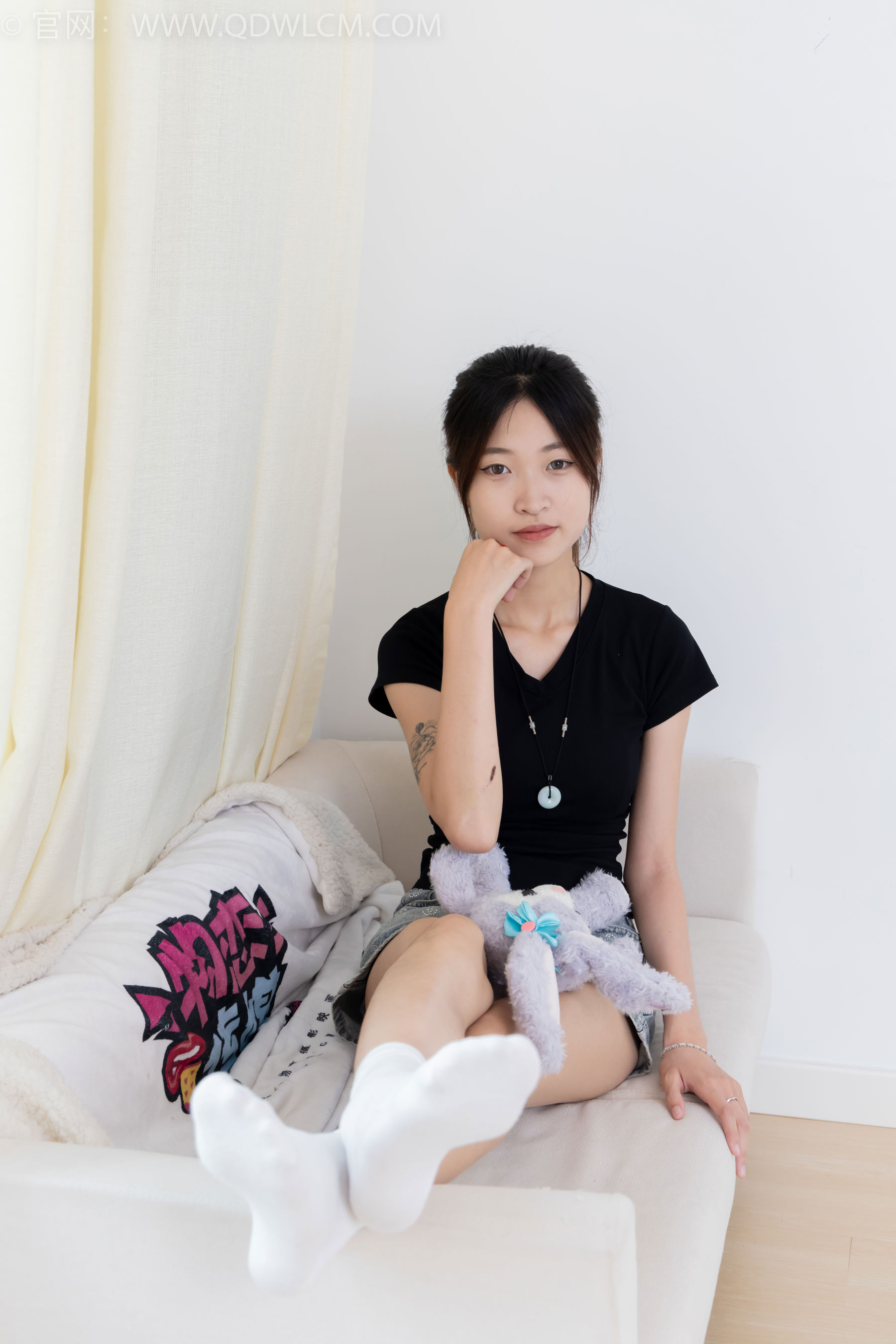 物恋传媒 No.2399 小夏 - 板鞋、白棉袜、裸足/(150P)