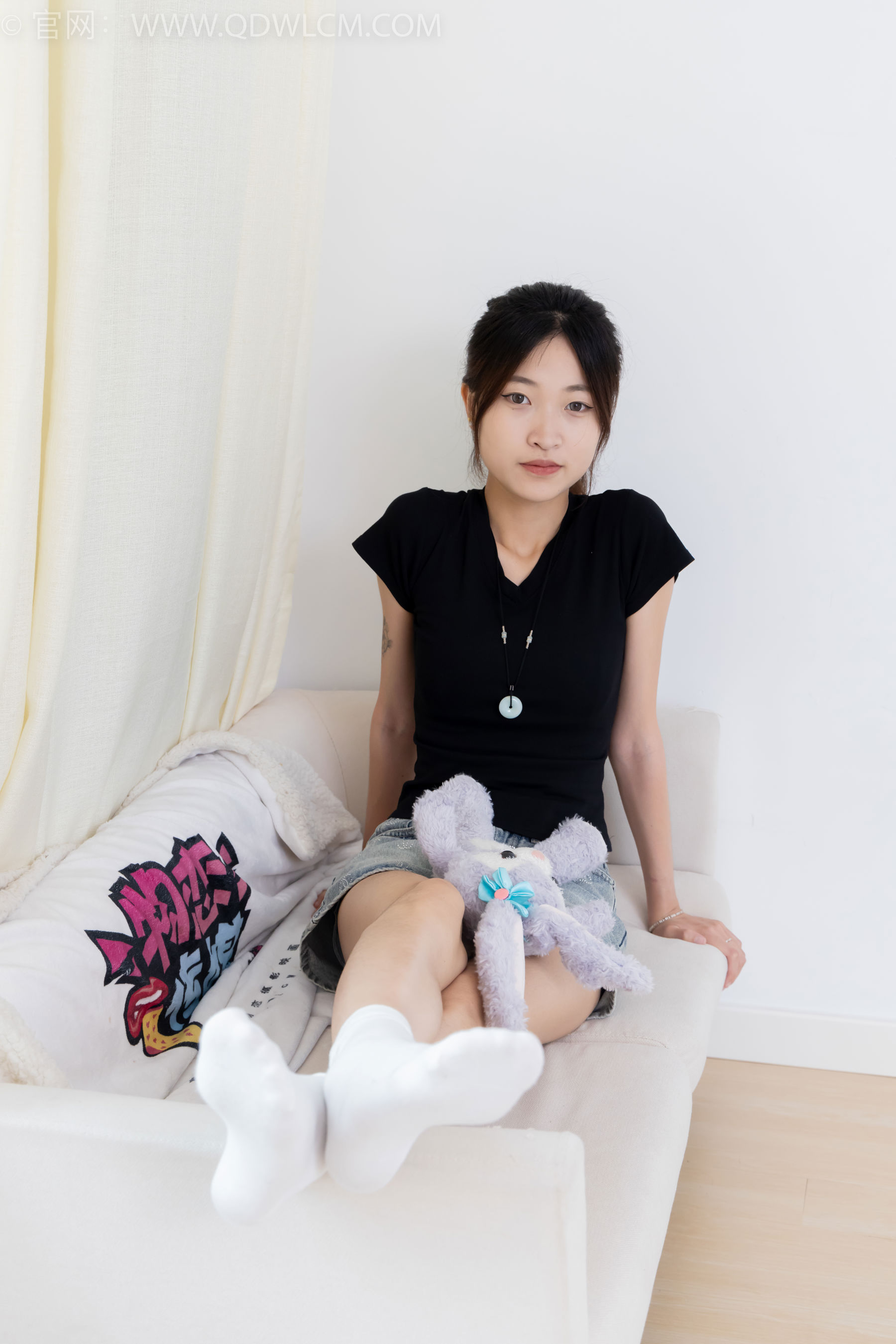 物恋传媒 No.2399 小夏 - 板鞋、白棉袜、裸足/(150P)