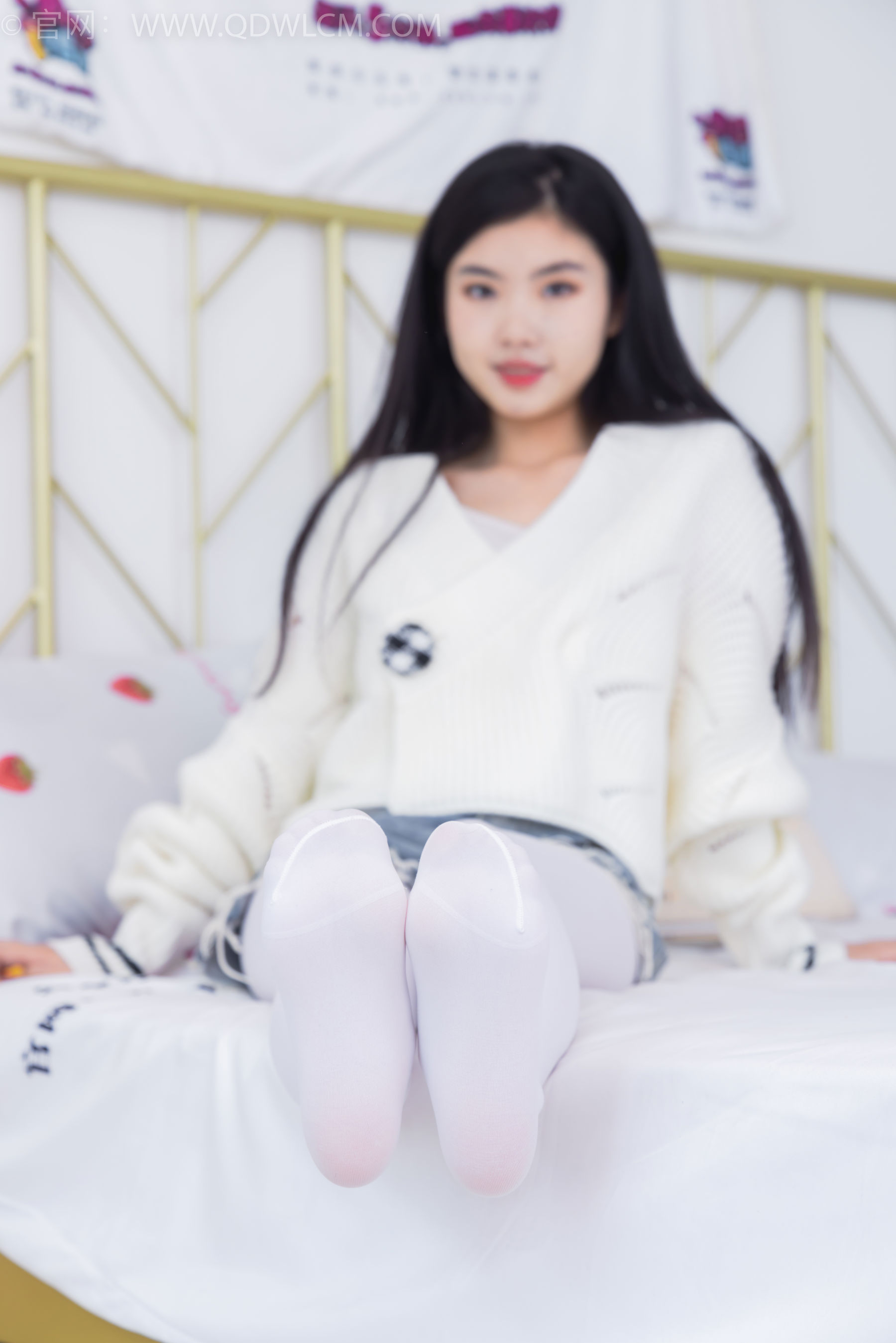 物恋传媒 No.2396 米米 - 马丁靴、厚白丝/(150P)