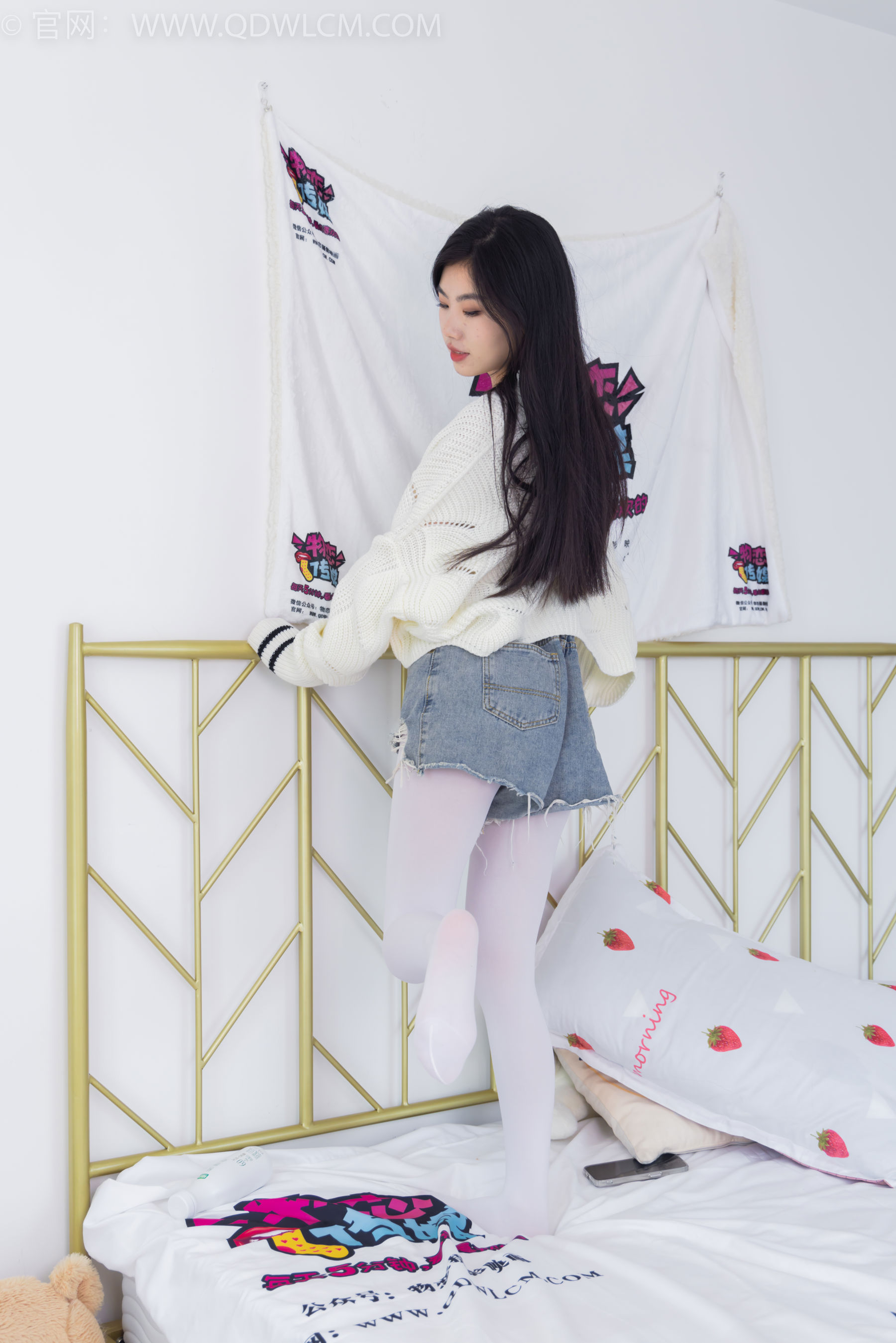 物恋传媒 No.2396 米米 - 马丁靴、厚白丝/(150P)