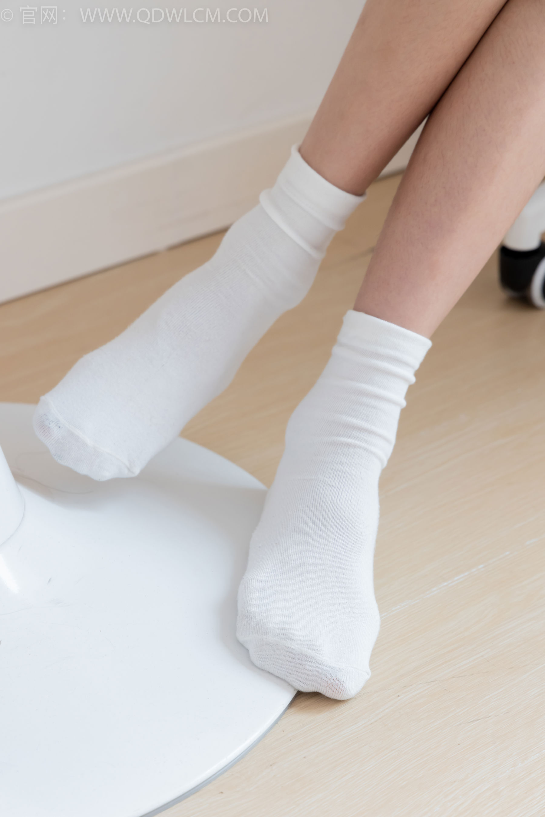 物恋传媒 No.2399 小夏 - 板鞋、白棉袜、裸足/(150P)