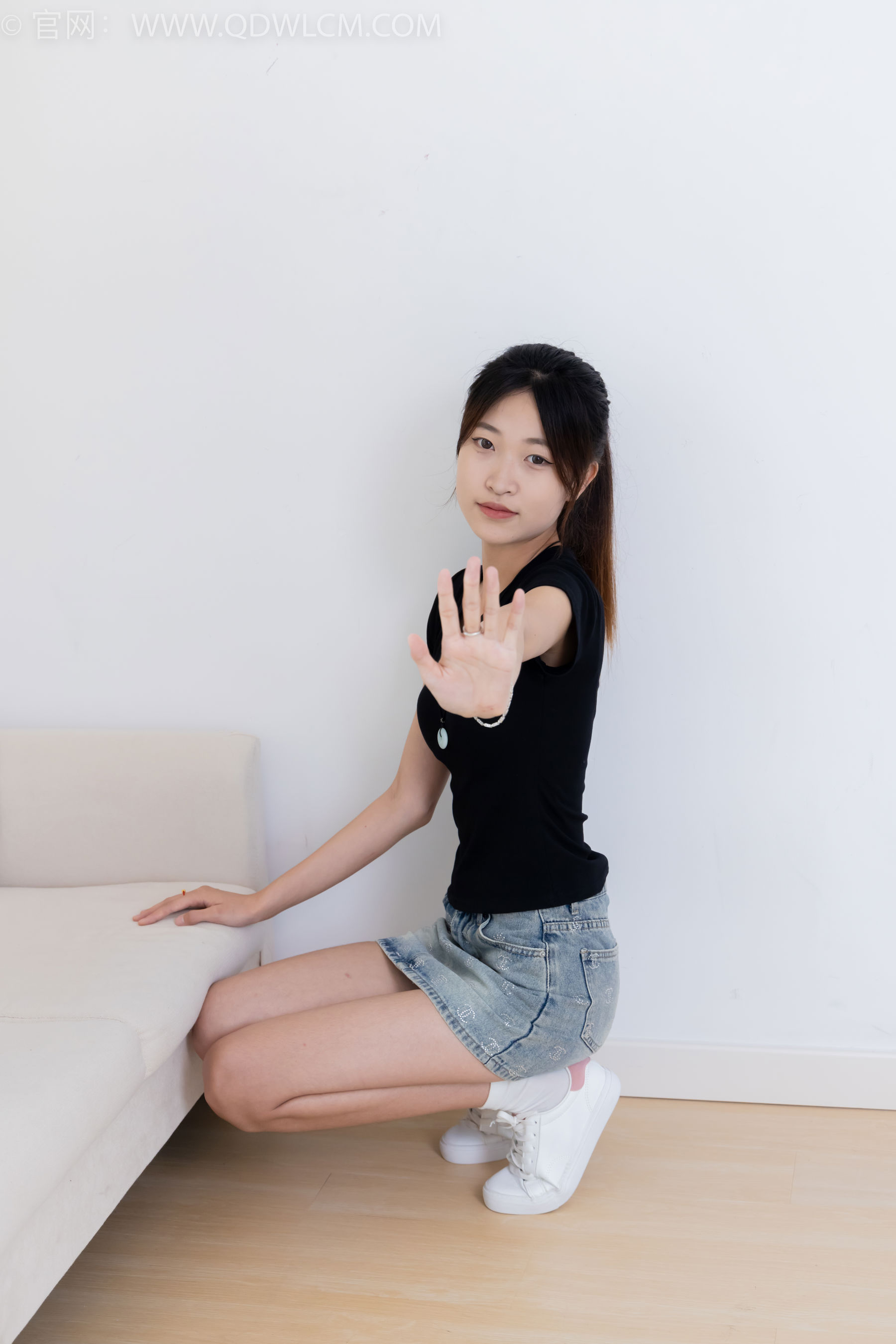 物恋传媒 No.2399 小夏 - 板鞋、白棉袜、裸足/(150P)