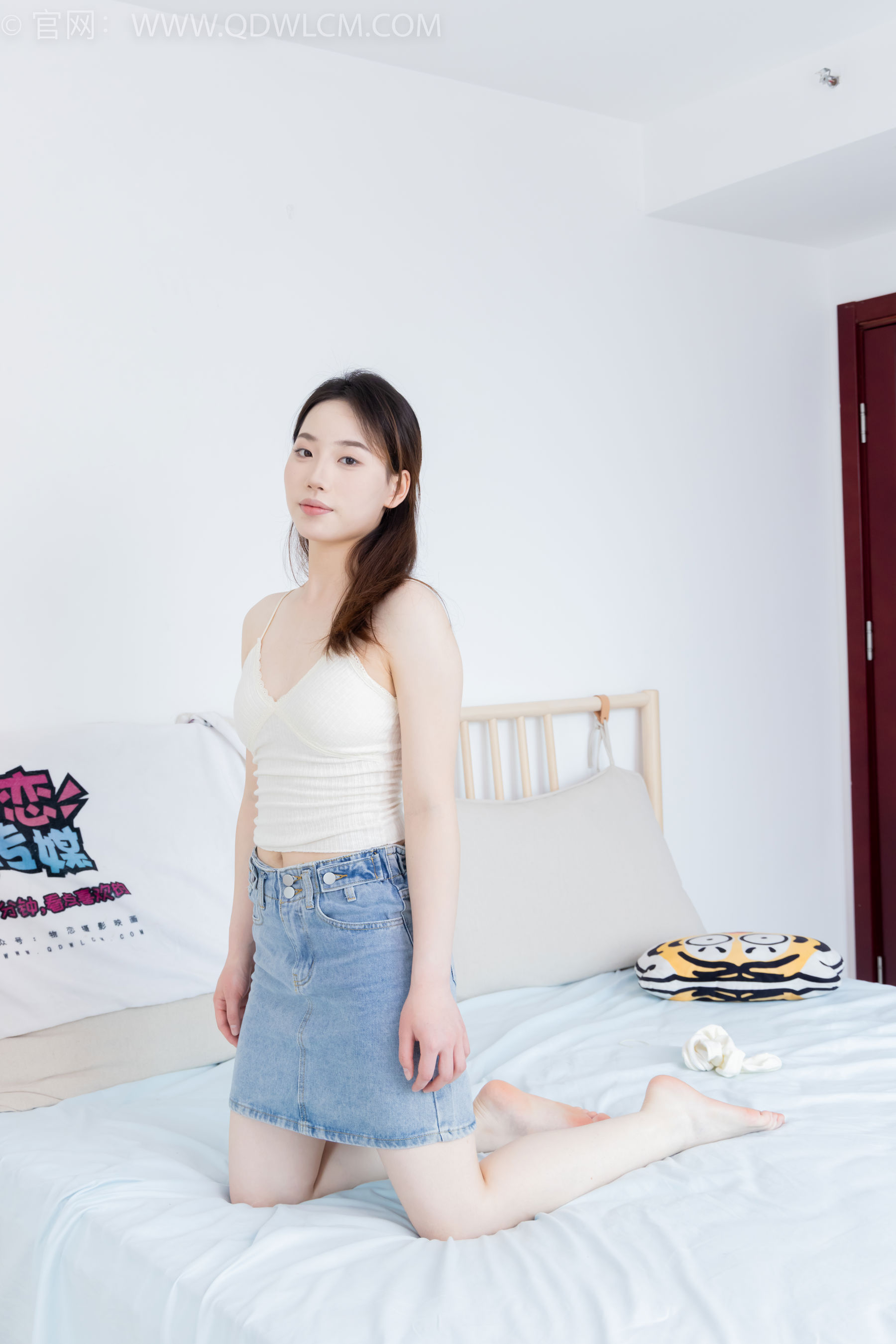 物恋传媒 No.2395 荔枝 - 板鞋、白棉袜、裸足/(150P)