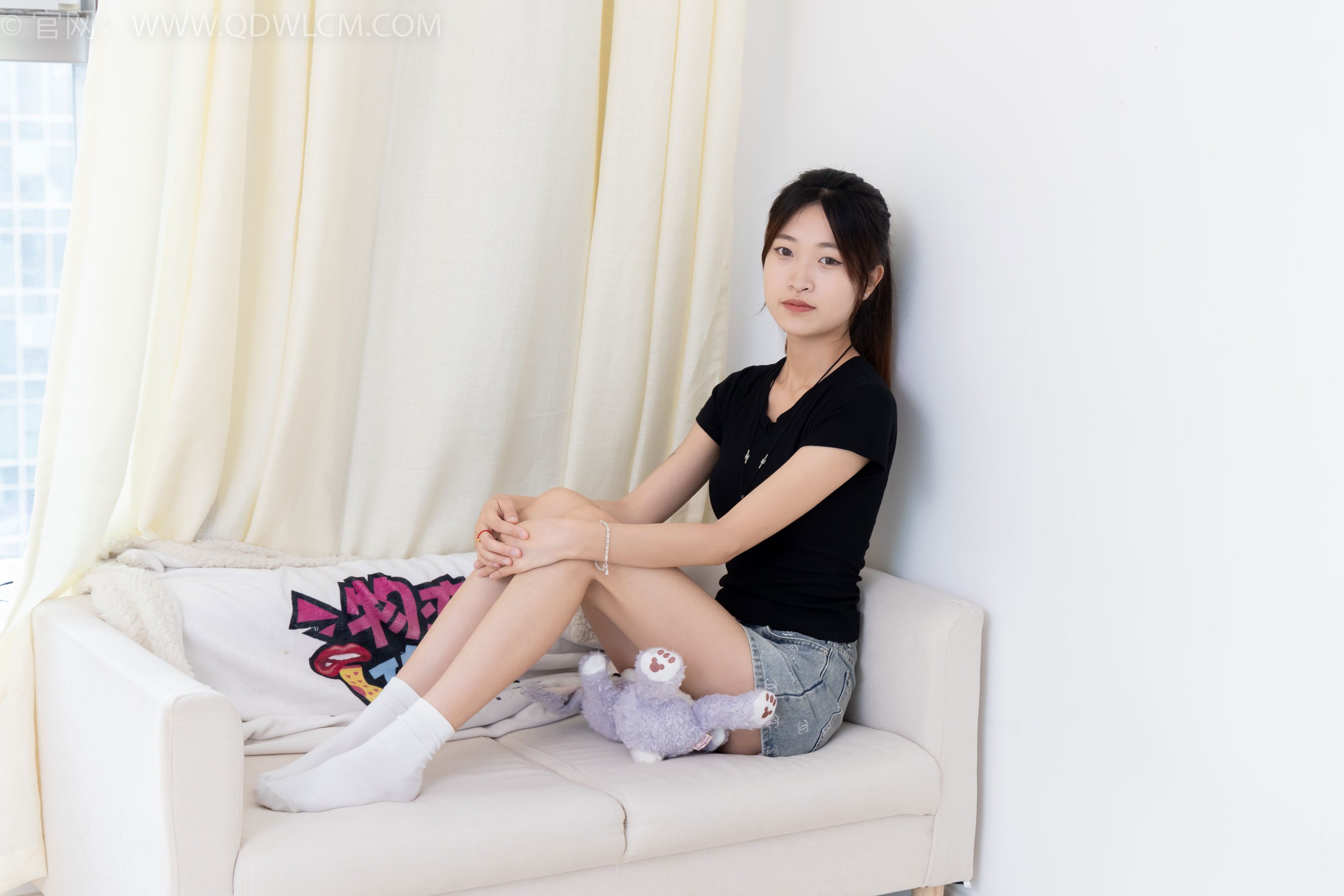 物恋传媒 No.2399 小夏 - 板鞋、白棉袜、裸足/(150P)