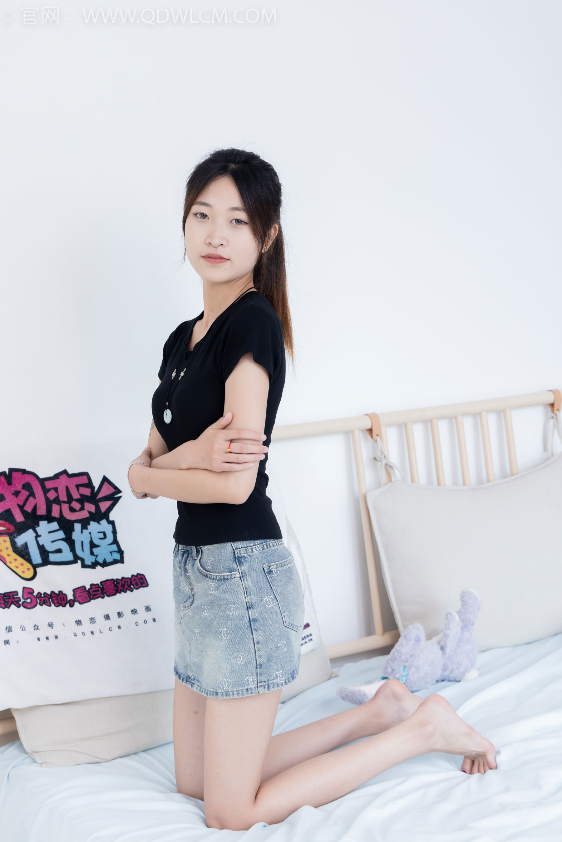 物恋传媒 No.2399 小夏 - 板鞋、白棉袜、裸足/(150P)