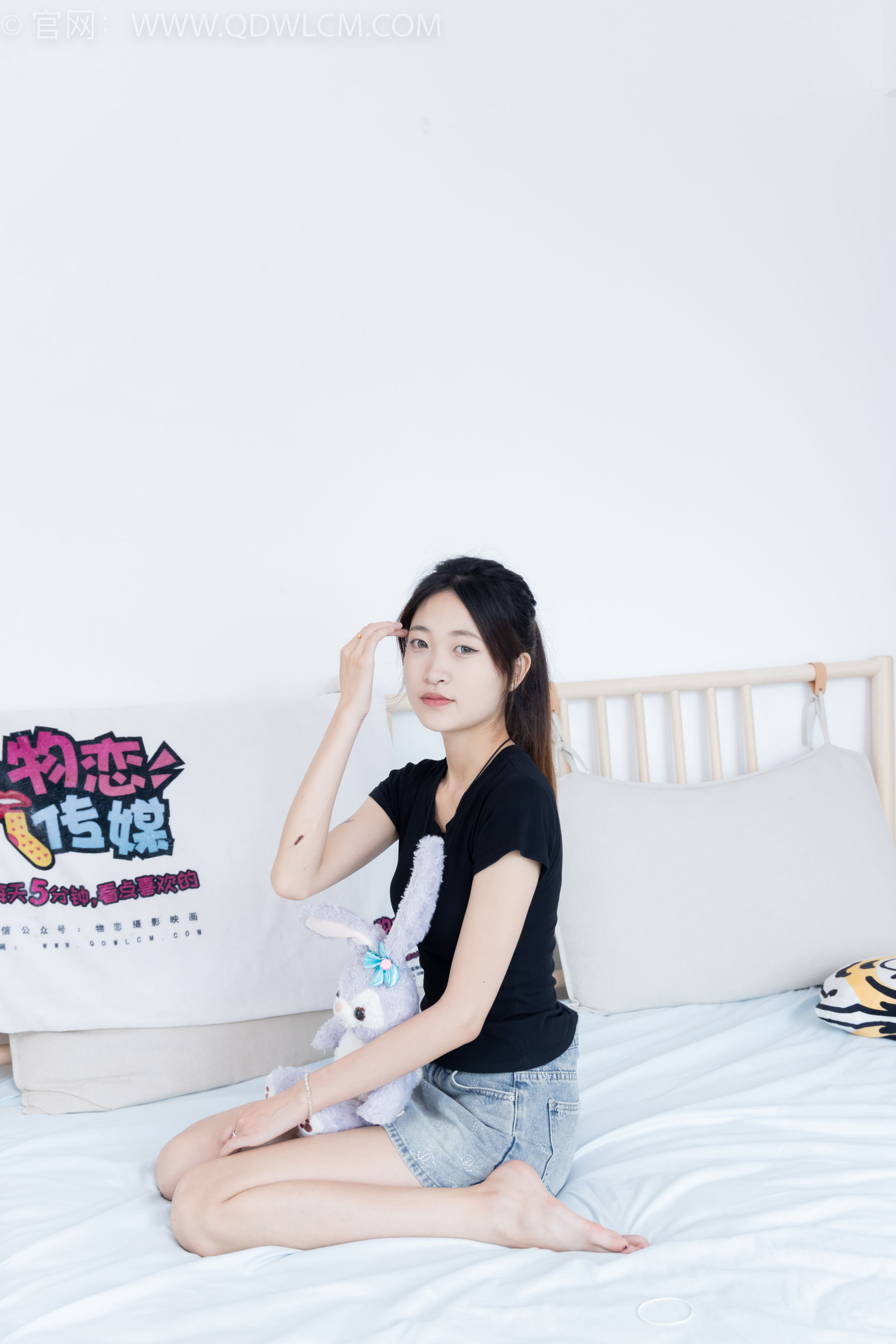 物恋传媒 No.2399 小夏 - 板鞋、白棉袜、裸足/(150P)