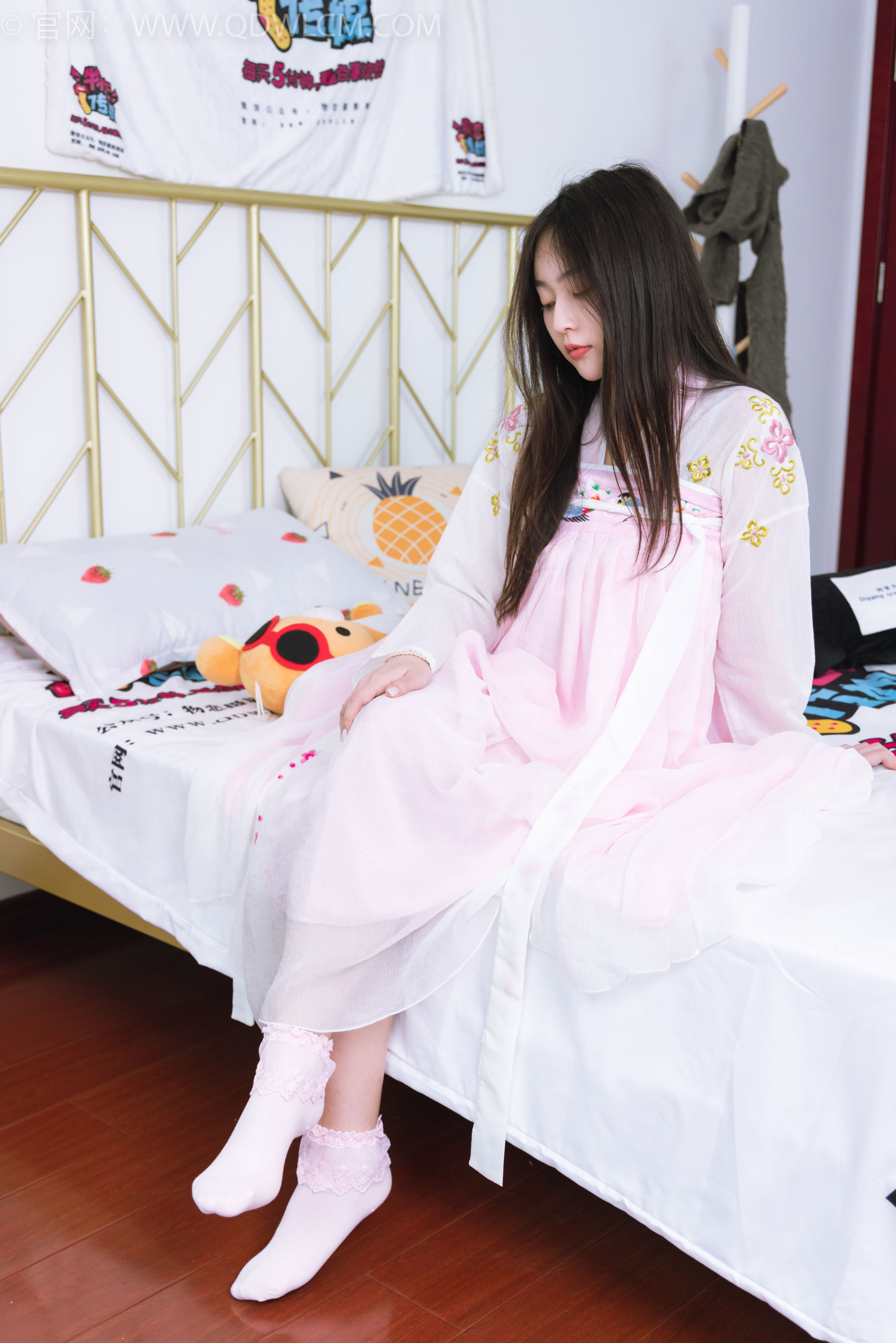 物恋传媒 No.2397 美兔 - 汉服、布鞋、粉色棉袜/(150P)